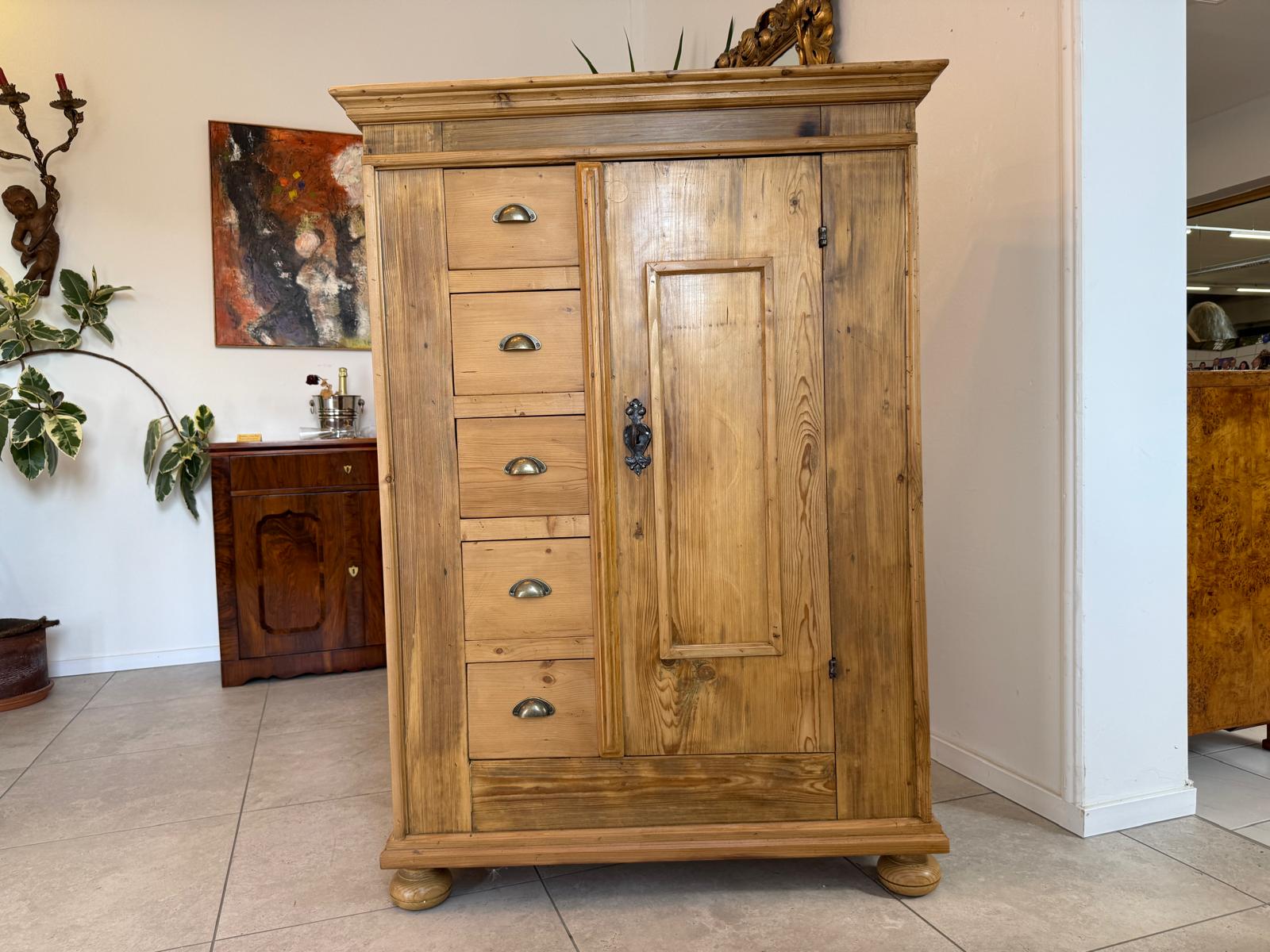 Bäuerlicher uriger Brotschrank Almerschrank Speiskasten Bauernkasten G1850