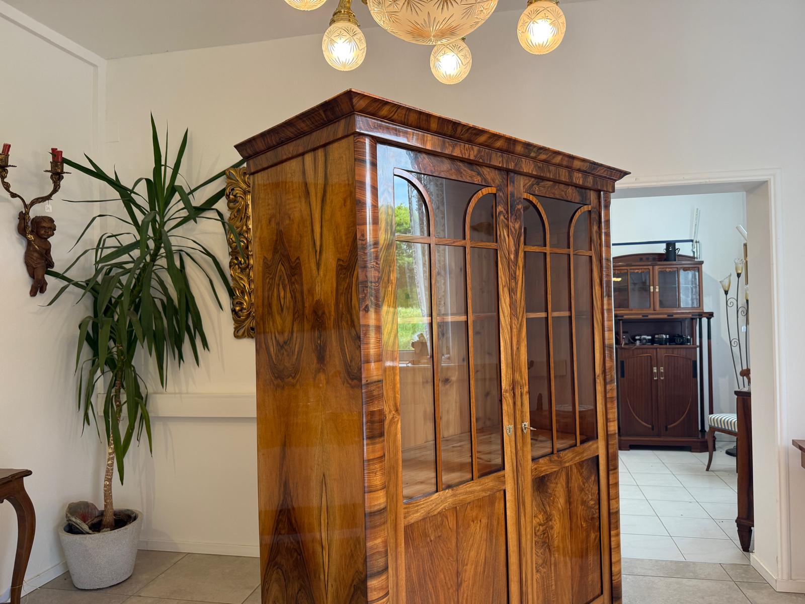 SALE Biedermeier Vitrine Bücherschrank Sammlervitrine Nussholz Antiquität G1813