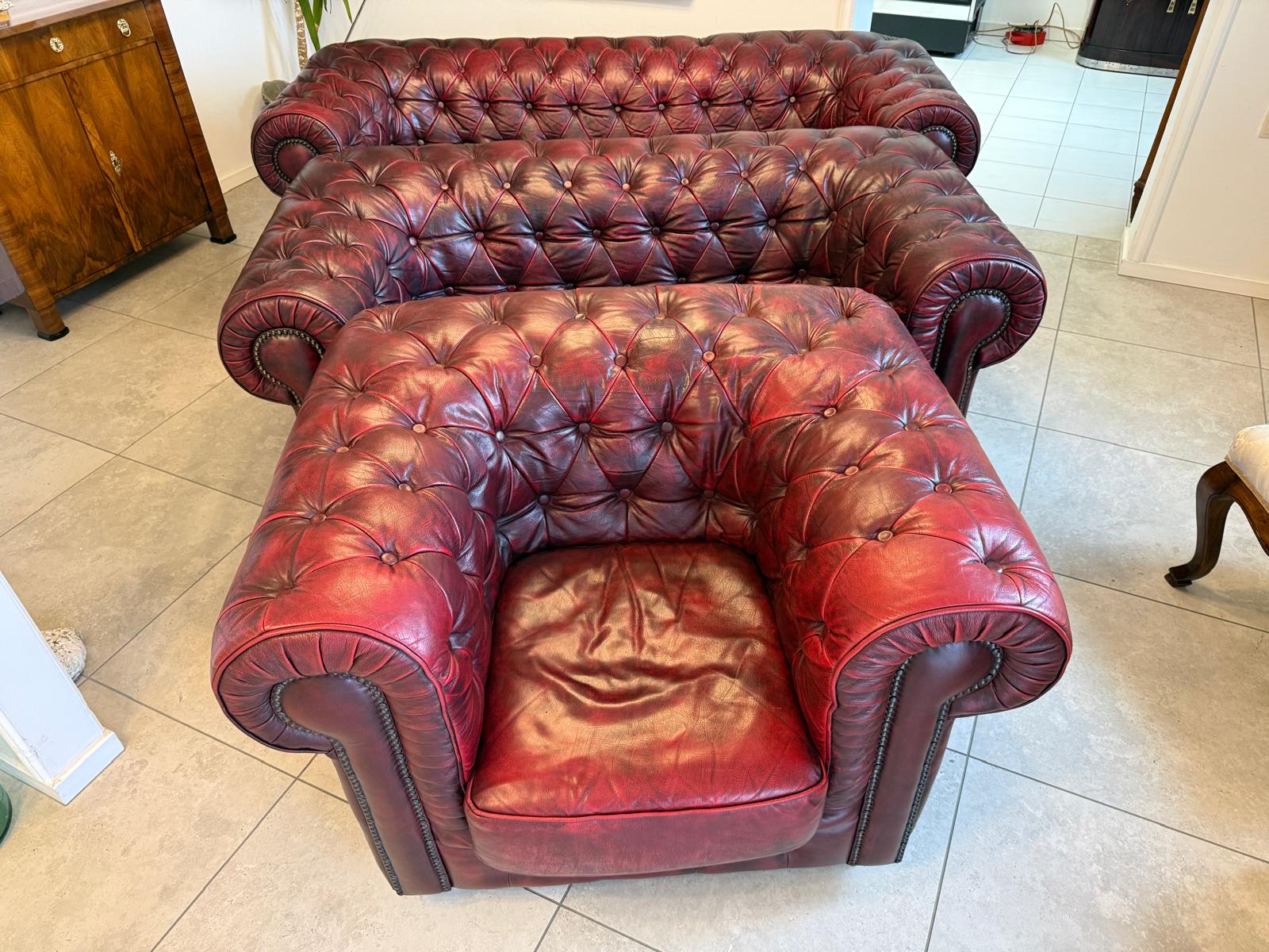 Chesterfield Ensemble 3 teilig Ledersofa Fauteuils Clubmöbel Cultmöbel D2302
