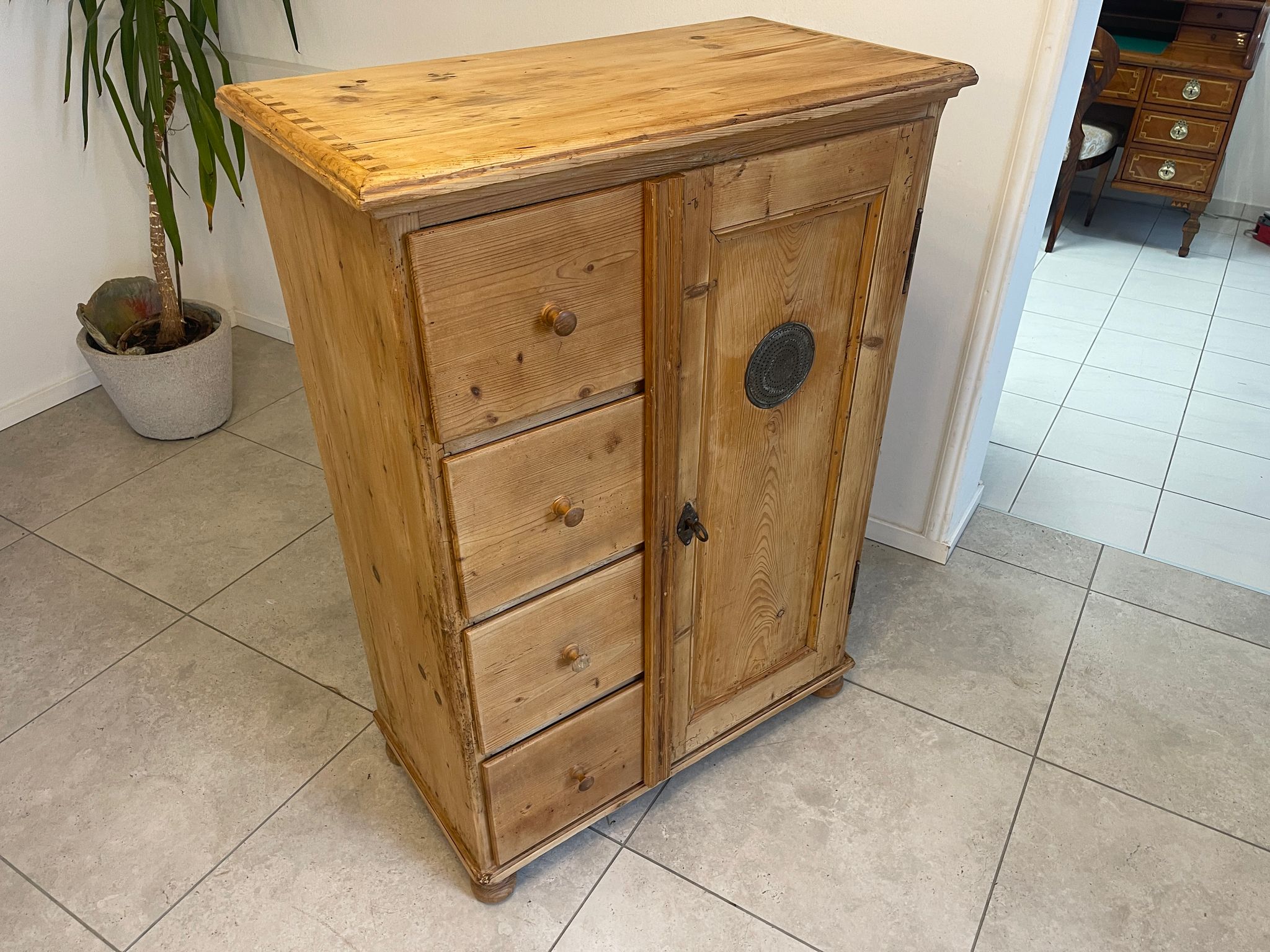 Alter uriger Brotschrank Almerschrank Alma, Vorratsschrank G1158