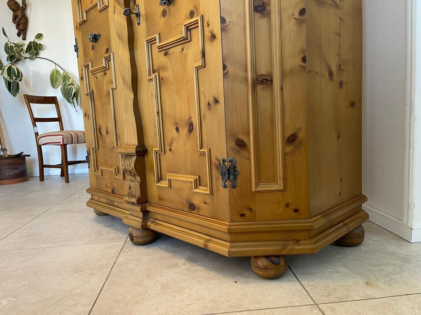 Zirbenholz Schrank Kasten Bauerschrank Kleiderkasten G1097