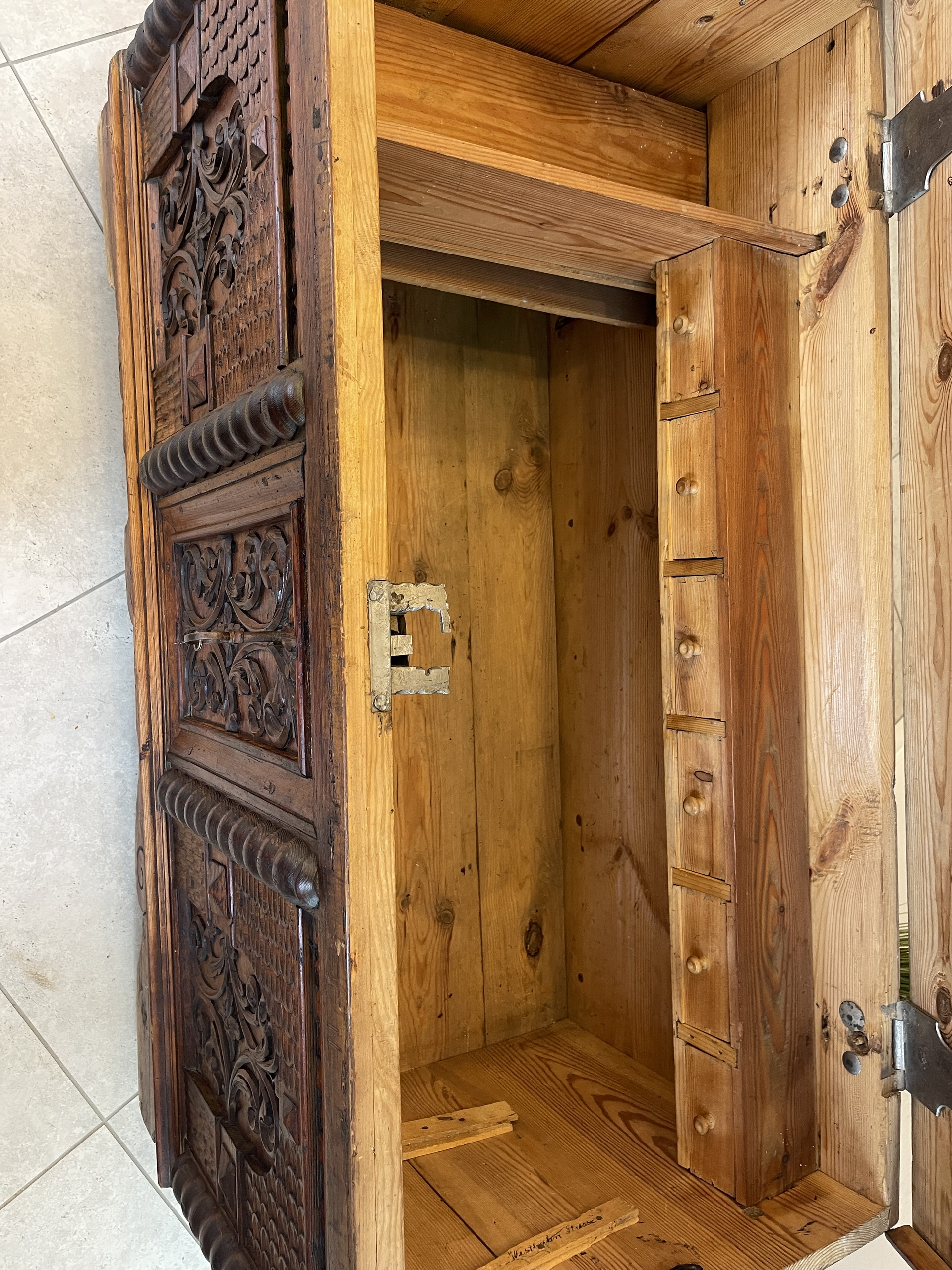 Barock-Biedermeier-115 Originale Barock Truhe Beschnitzt Naturholz A4190