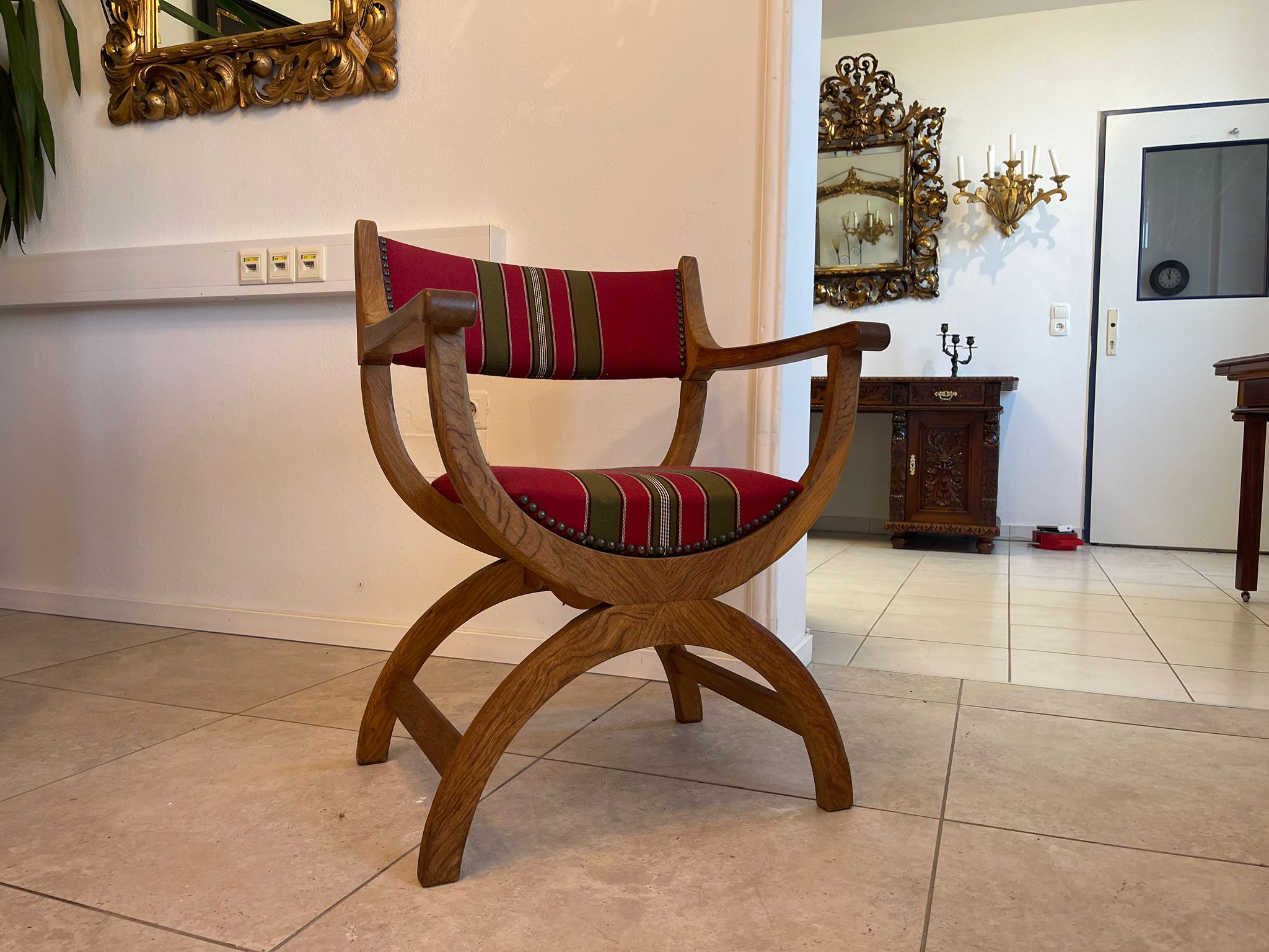 13a778f9-c0a5-42dd-b9ba-e5463a5cad45 Historismus Prunksessel Scherenstuhl Fauteuil A4832