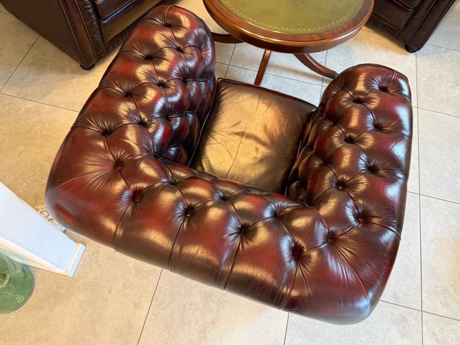 Chesterfield Ensemble 3 teilig Ledersofa Fauteuils Clubmöbel Cultmöbel D1110