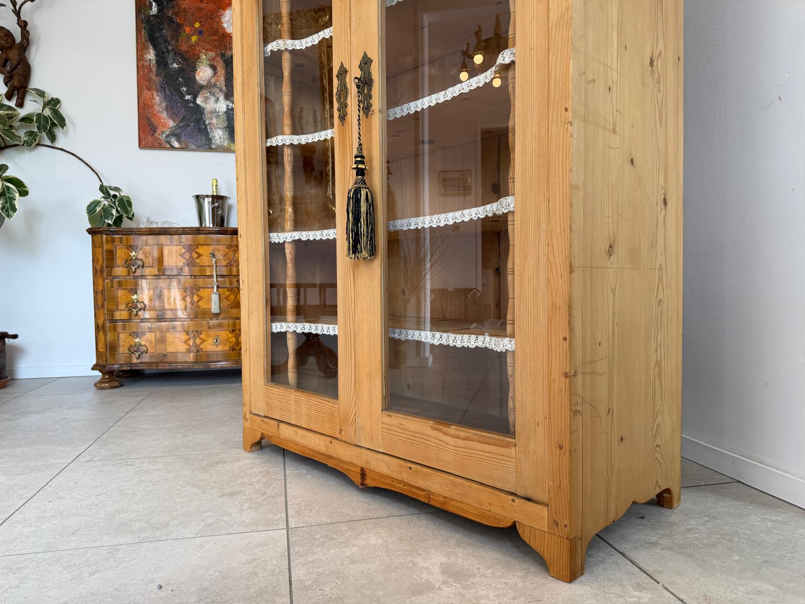 Bäuerliche Vitrine Bauernvitrine Bücherschrank antik Bauernschrank D2731