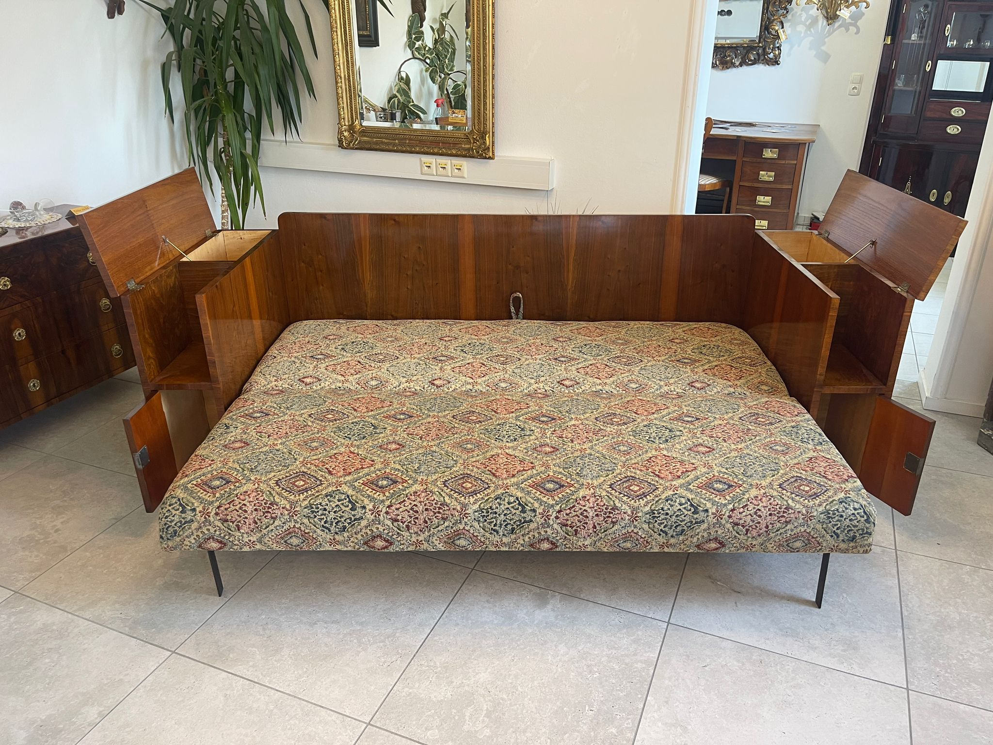 ed374b3f-cea3-425d-b387-57f583f0cd1b Biedermeier Sofa Couch Bettbank Antik Doppelbett mit Ablagen A4630