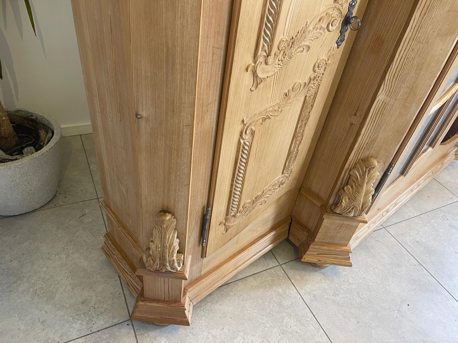 hübscher Bauernschrank Landhausschrank Barockstil Eckschrank G1361
