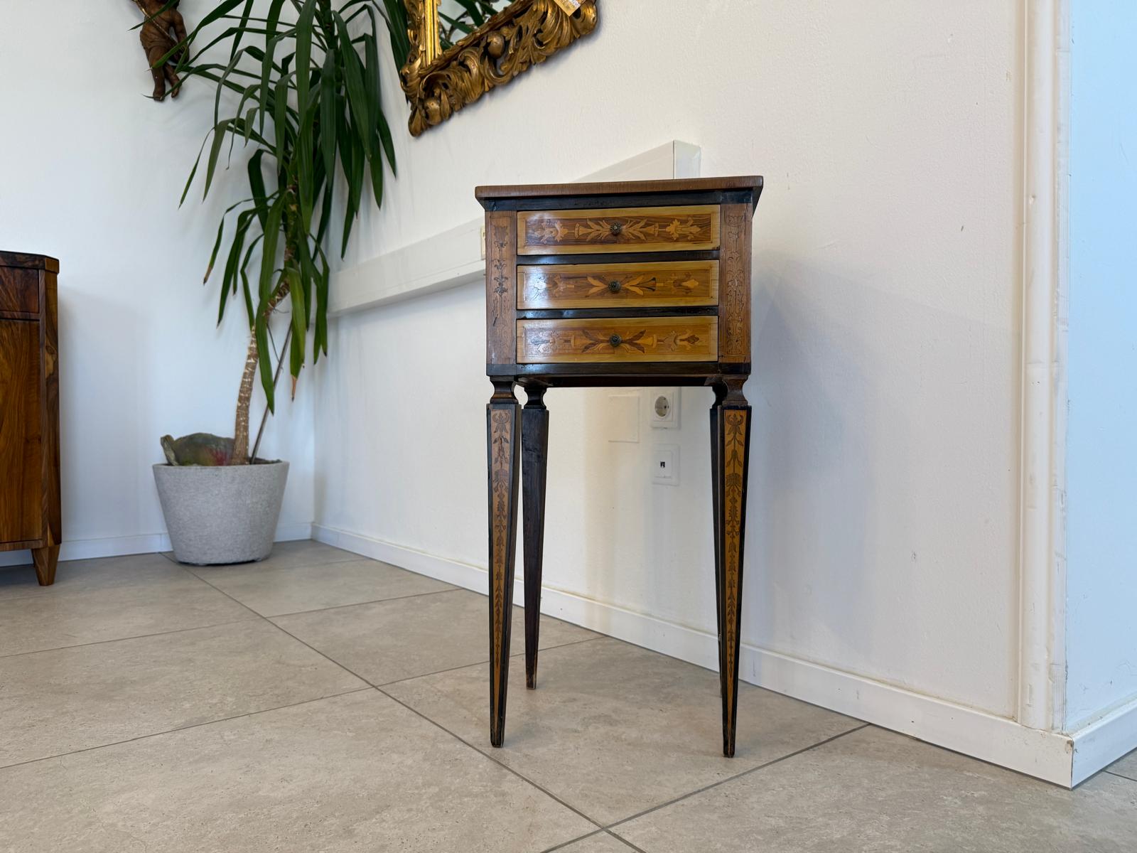 Originaler Barock Tisch Antik aus Nuss, Spieltisch, sehr schöner Zustand G1952