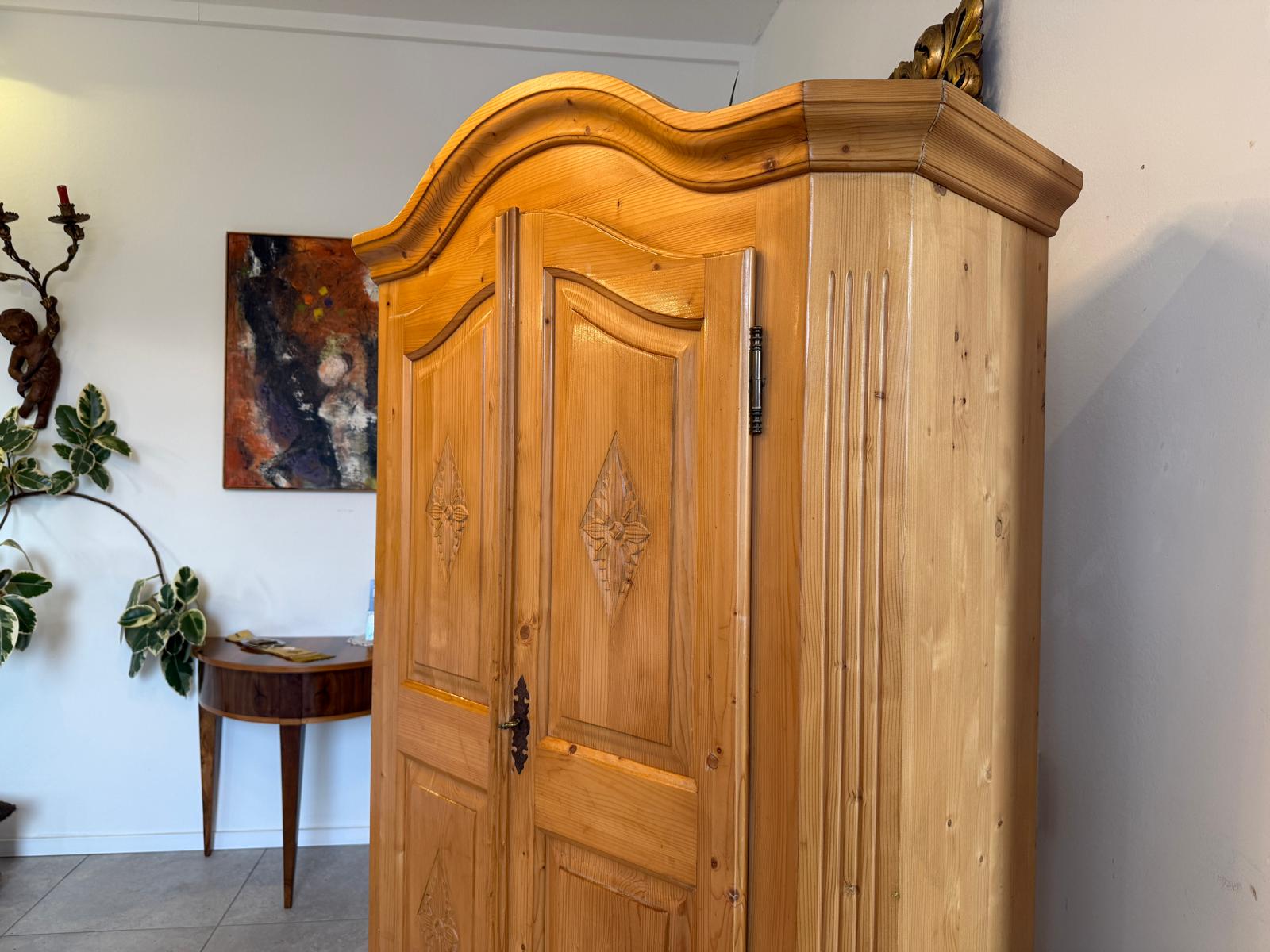 Traum Bauernschrank Landhausschrank Barockstil Kleiderkasten G1042