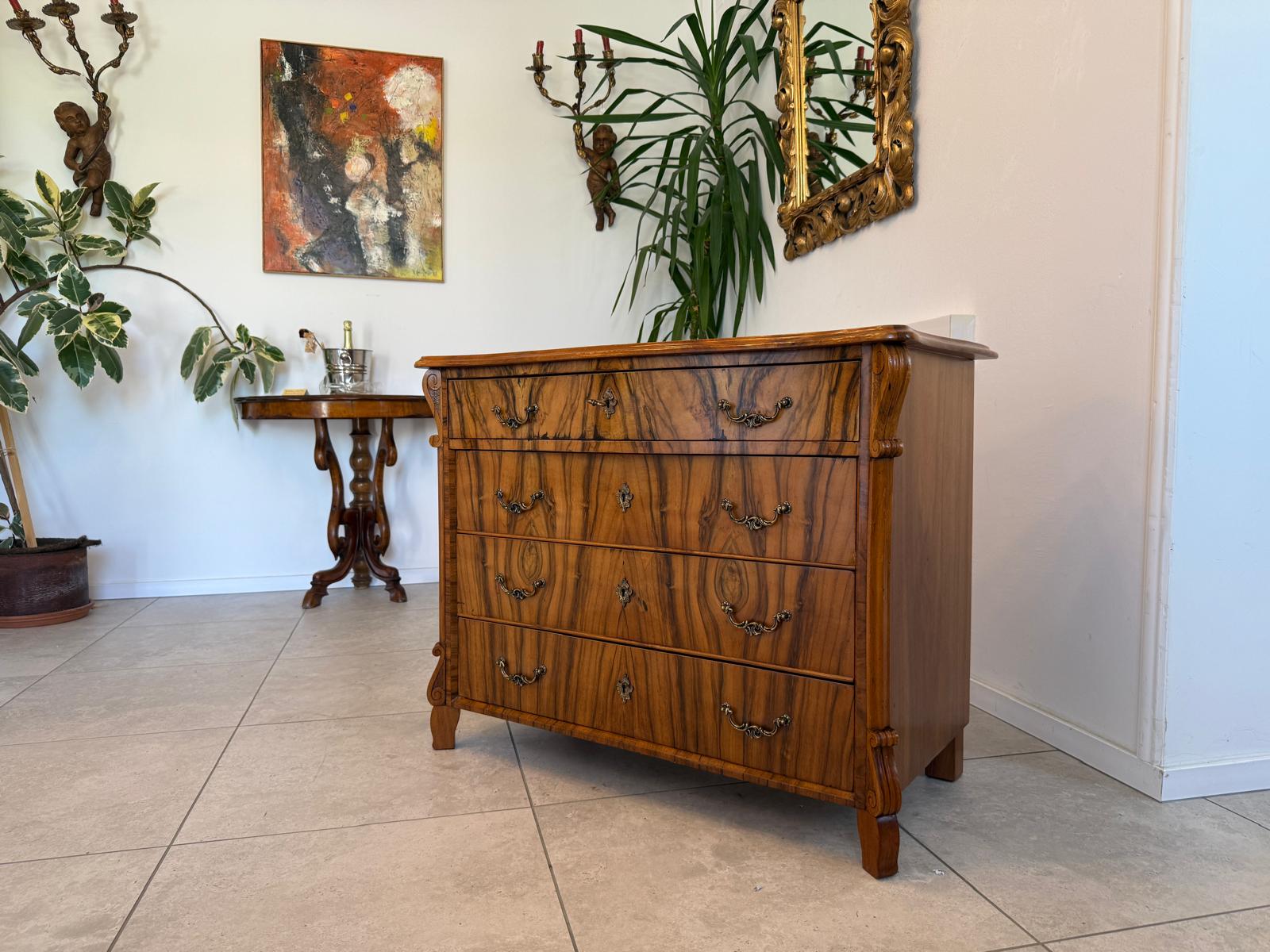 Originaler Nussholzfurnierte Spät Biedermeier Kommode G1788
