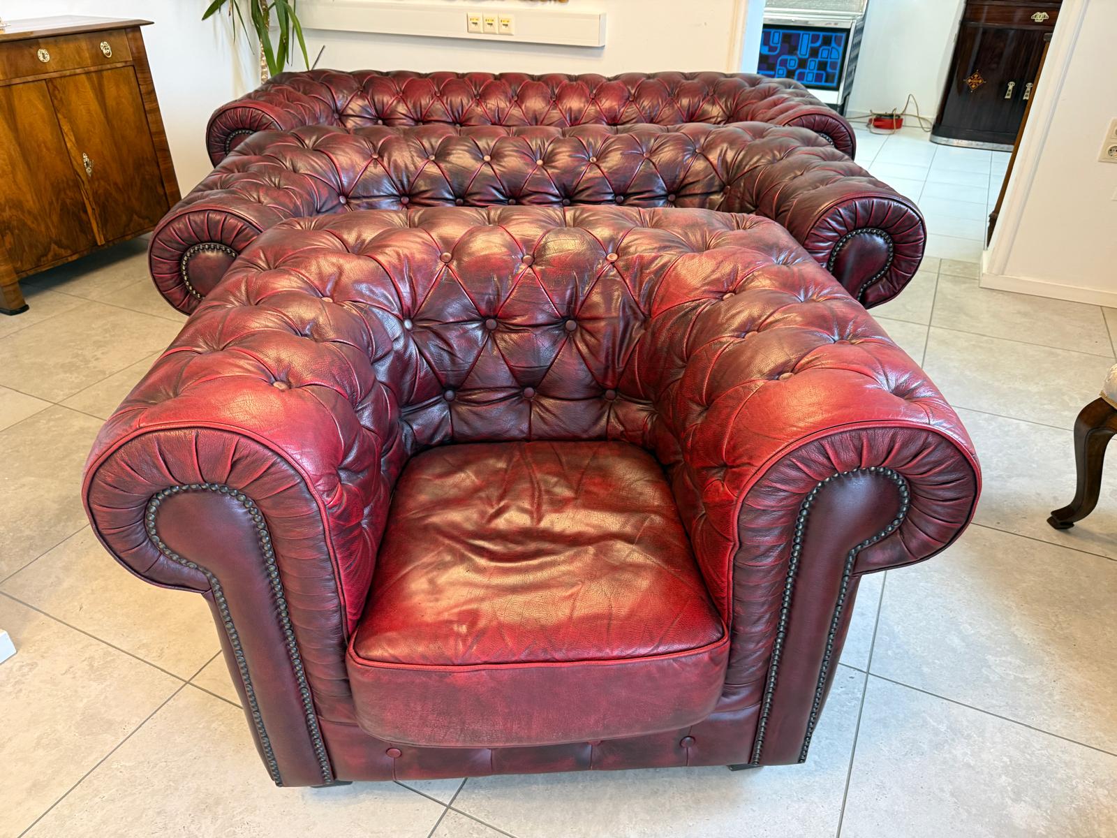 Chesterfield Ensemble 3 teilig Ledersofa Fauteuils Clubmöbel Cultmöbel D2302
