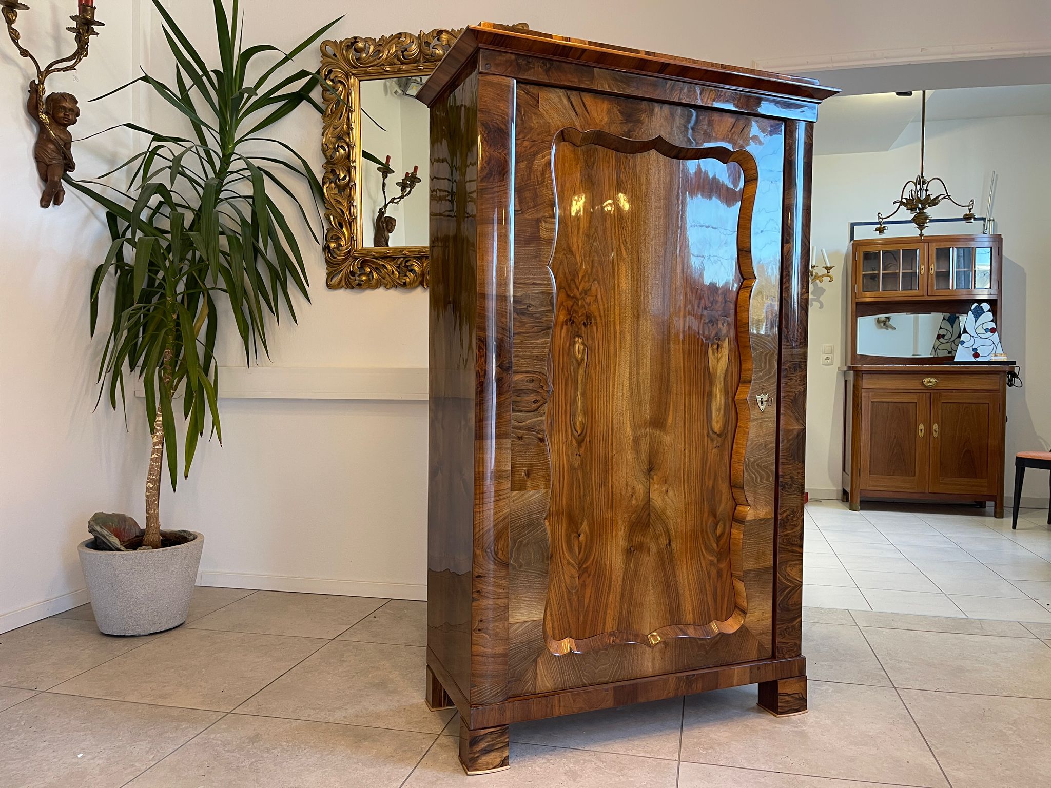ed79d618-20e7-412f-8695-0a5bcea7d5b1 SALE Biedermeier Schrank Kledierschrank Kasten Nussholz A5106