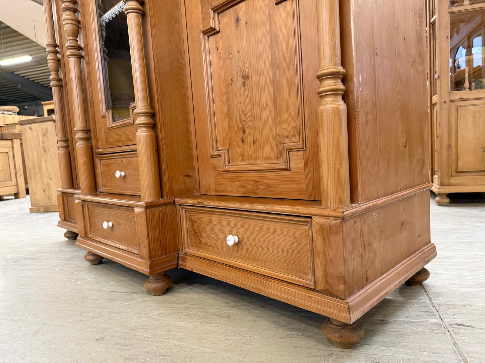 Originale Vitrine Säulen Glasvitrine Bücherschrank Bauernvitrine Antik Bauernkasten D1026