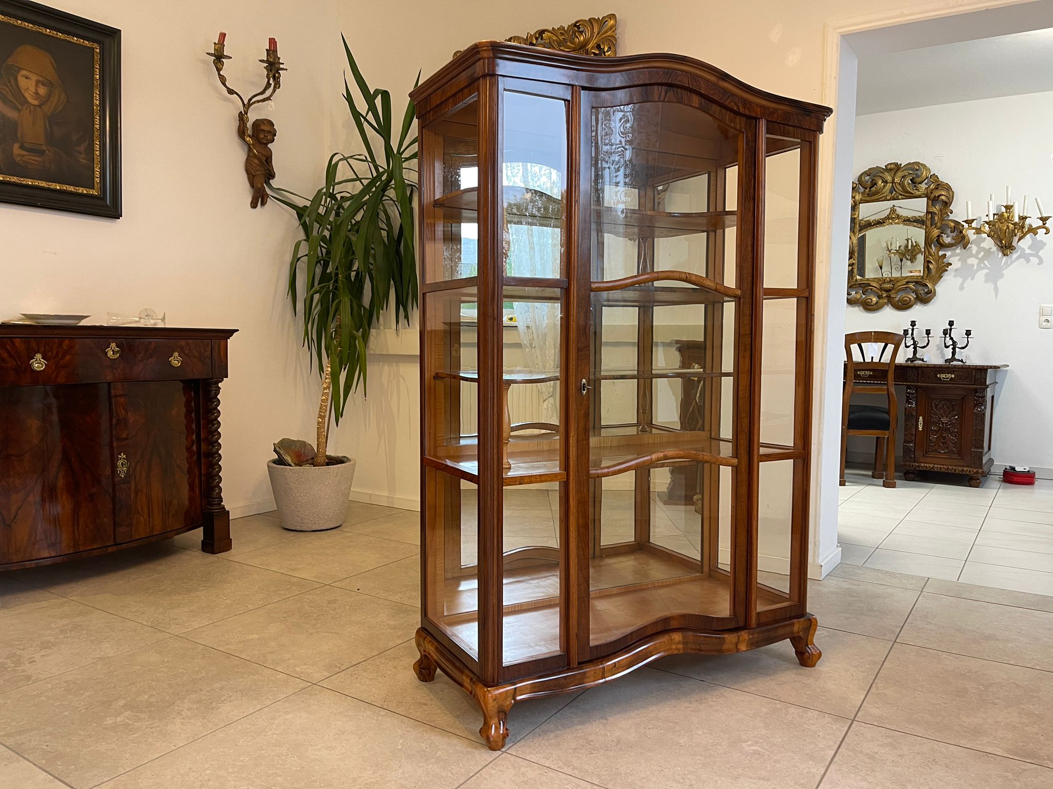 142cbc35-7424-458b-a129-1a843765205a-1 Biedermeier Vitrine Bücherschrank Nussholz A4949