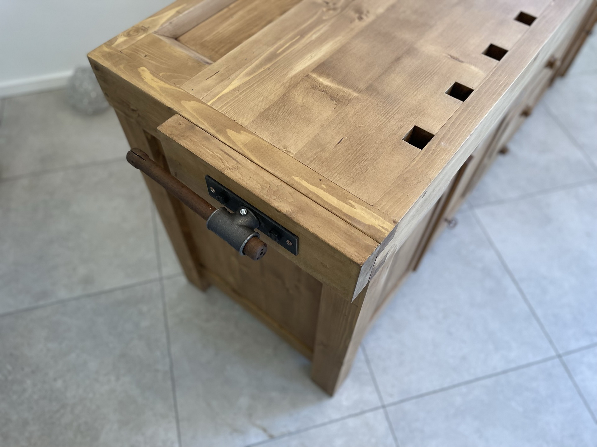 Schreibtisch-Sofa-Pult_15 schwere urige Hobelbank,Werkbank Ladentisch i1382