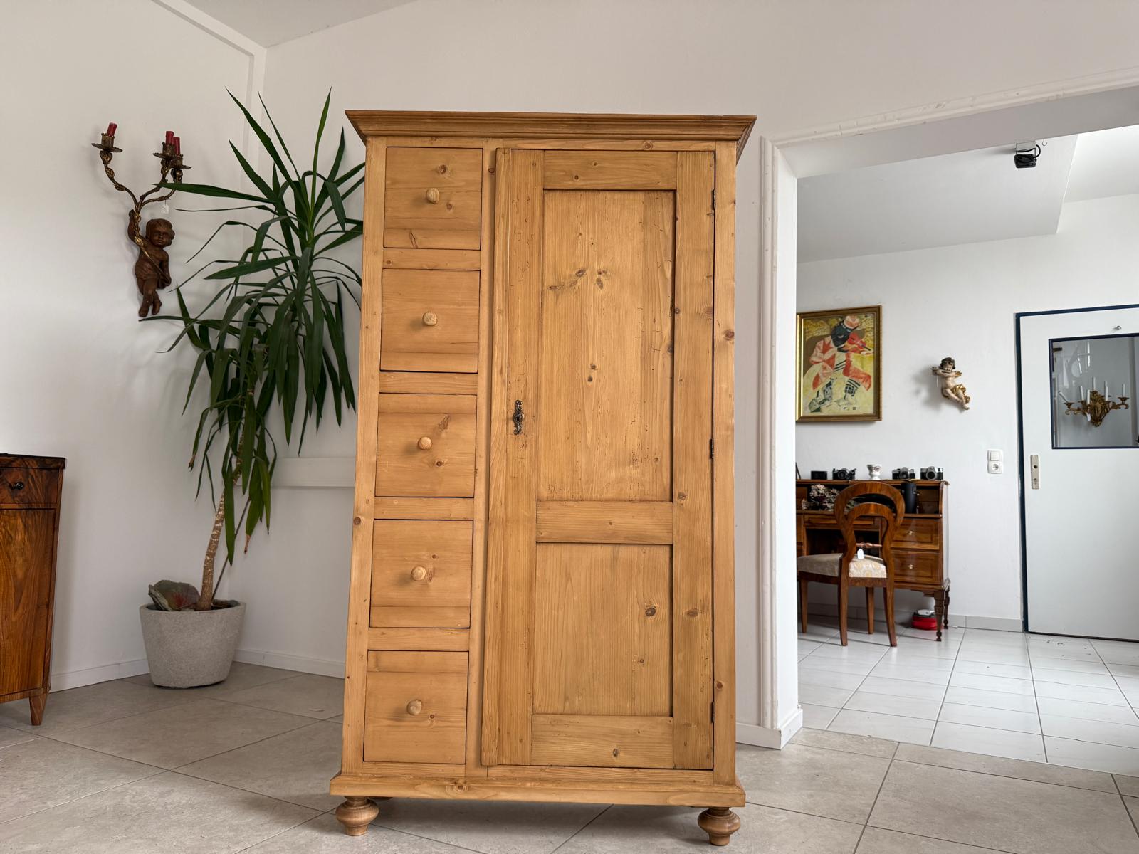 Uriger Brotschrank Almerschrank Speiskasten Bauernkasten G2066