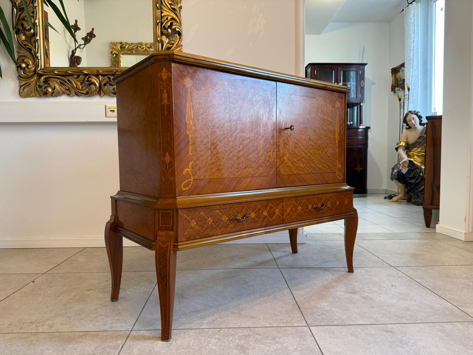 Geschweifte Anrichte Sideboard Kommode Barockstil Stilmöbel ifantik D1228