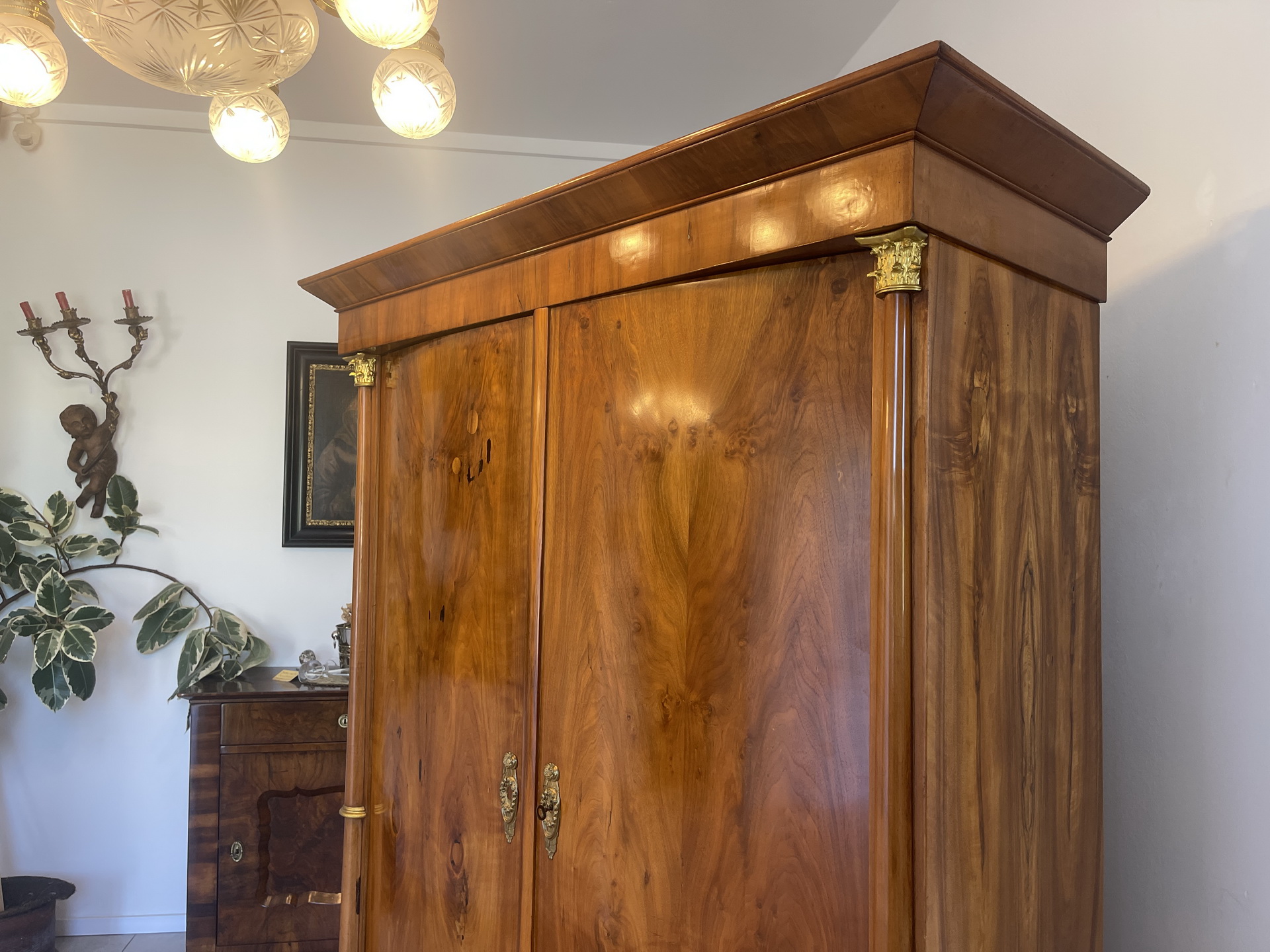 IMG_9636LU5esaVkpgQHO Altrestaurierter Empire Säulenschrank Kleiderkasten Nussholz A4468