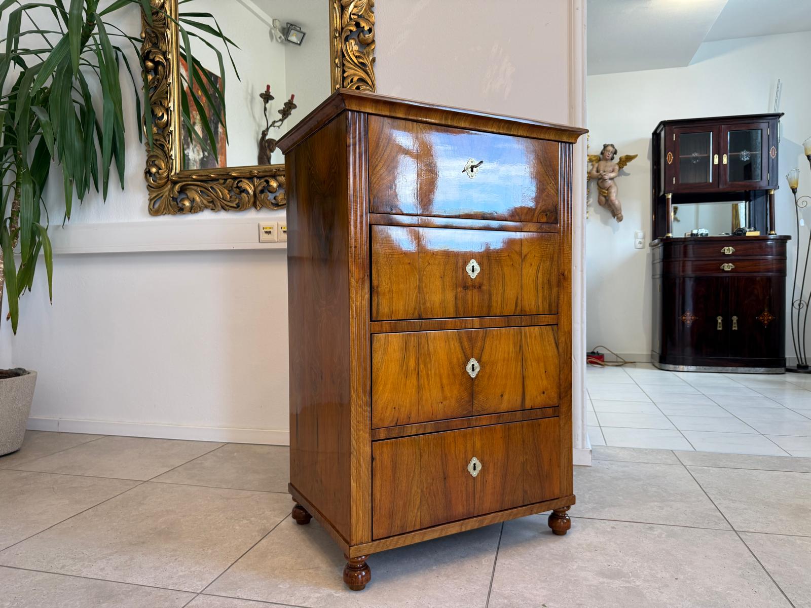 Biedermeier Wochenkommode Nussholz Restauriert D2473