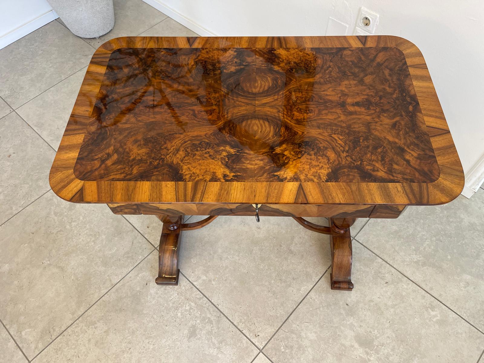 SALE Restaurierter Biedermeier Tisch Beistelltisch Dannhauser Tisch G1370