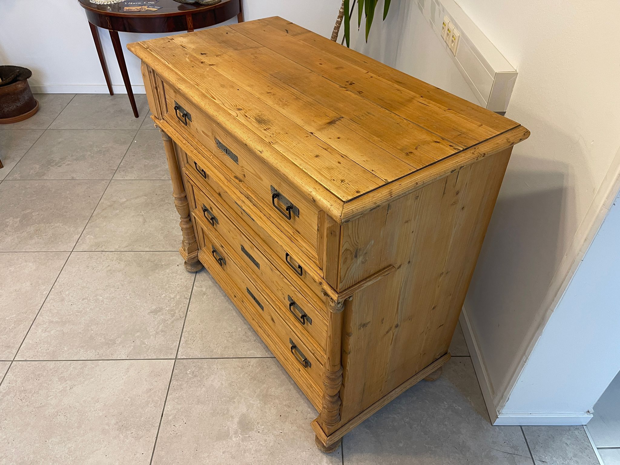 37f433ce-aba5-401a-8d73-73b93ec16684 Gründerzeit 4 Laden Kommode Ladenschrank Naturholz A5118