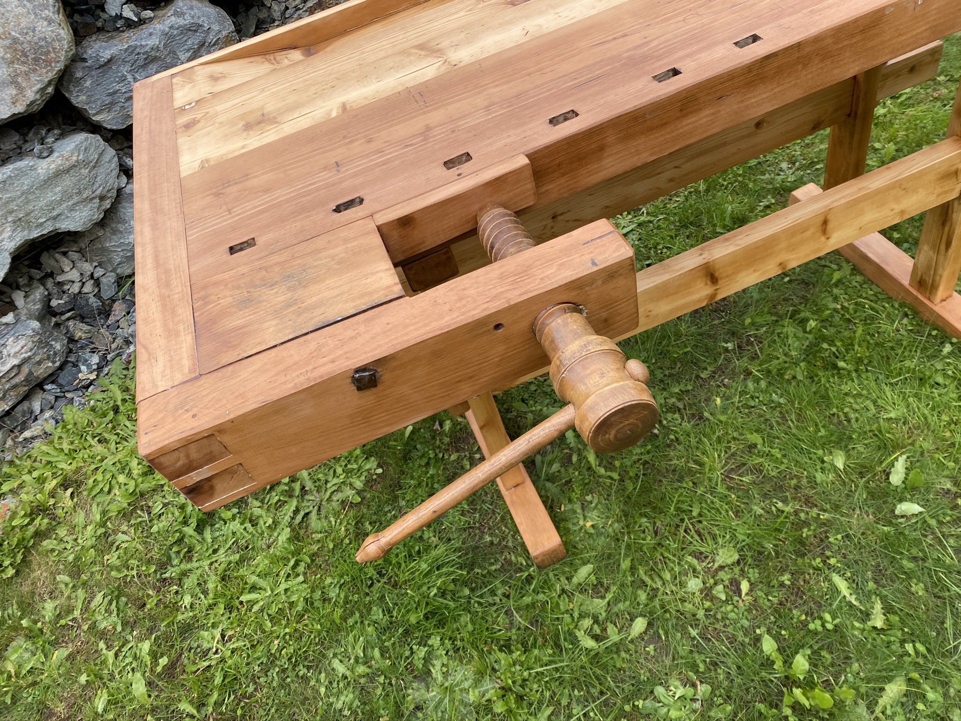 urige alte Hobelbank, Werkbank, Tisch restauriert - breite 201cm E2053