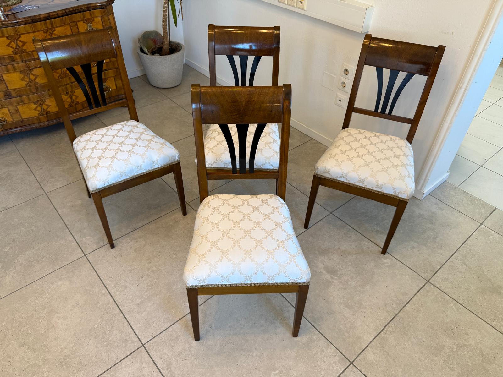 4 Stk. Biedermeier Sessel Stühle Antiquiäten Nussholzsessel D2610