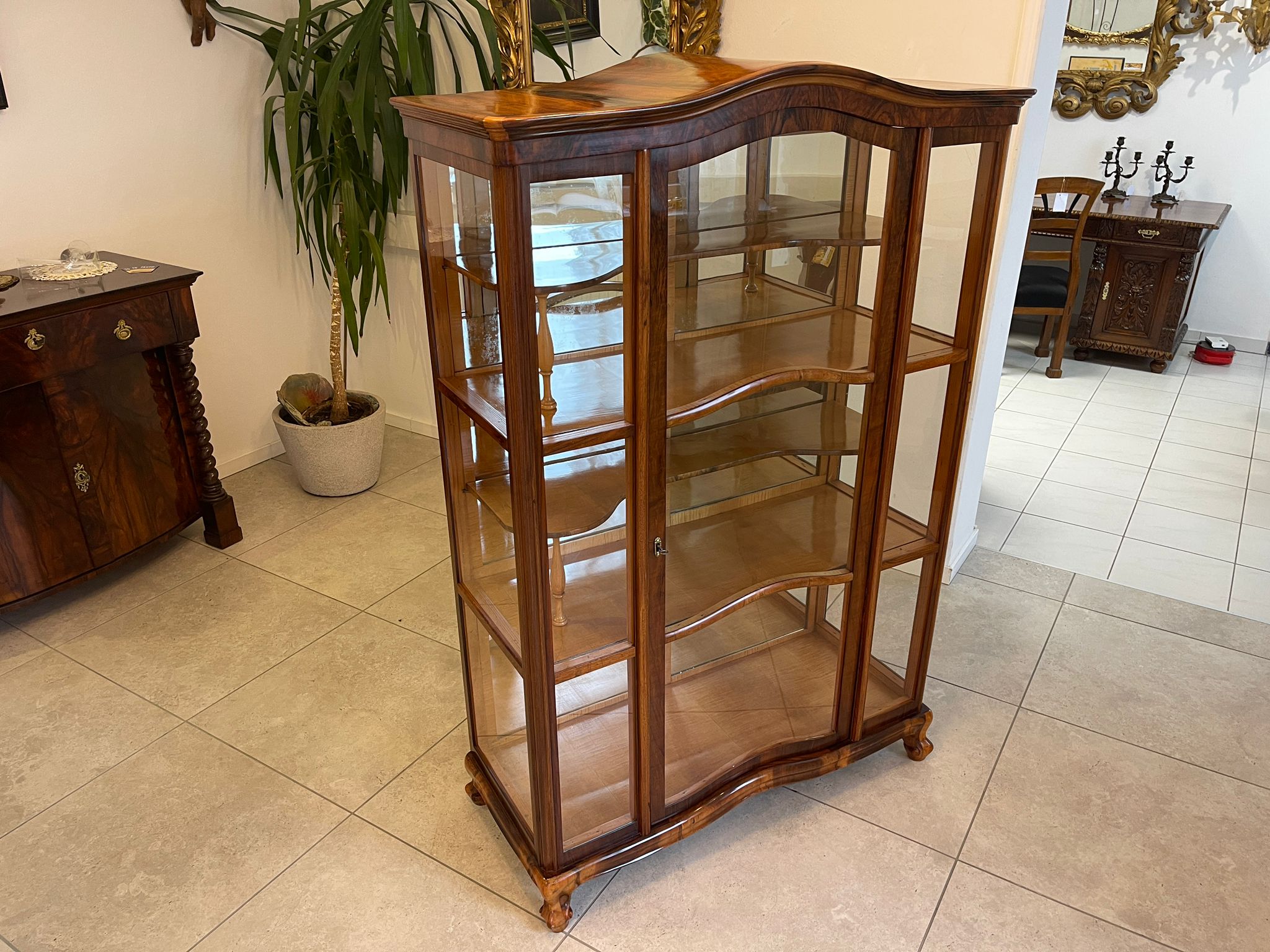 88e0c2c7-f462-44c6-9bec-18d41cdbb4f5 Biedermeier Vitrine Bücherschrank Nussholz A4949