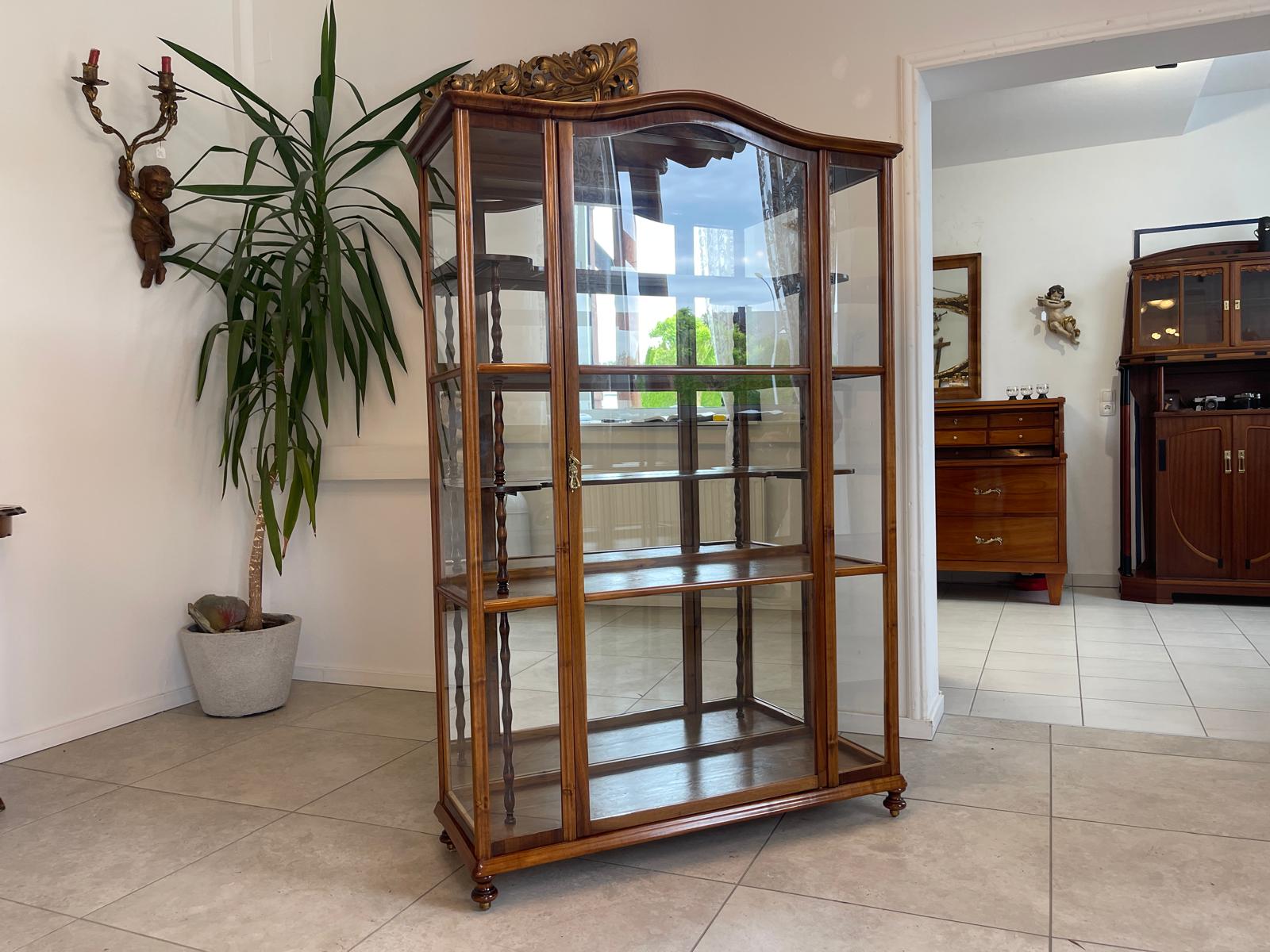 Restaurierte Biedermeier Vitrinenschrank Glasschrank Nussholz Antiquität G1742
