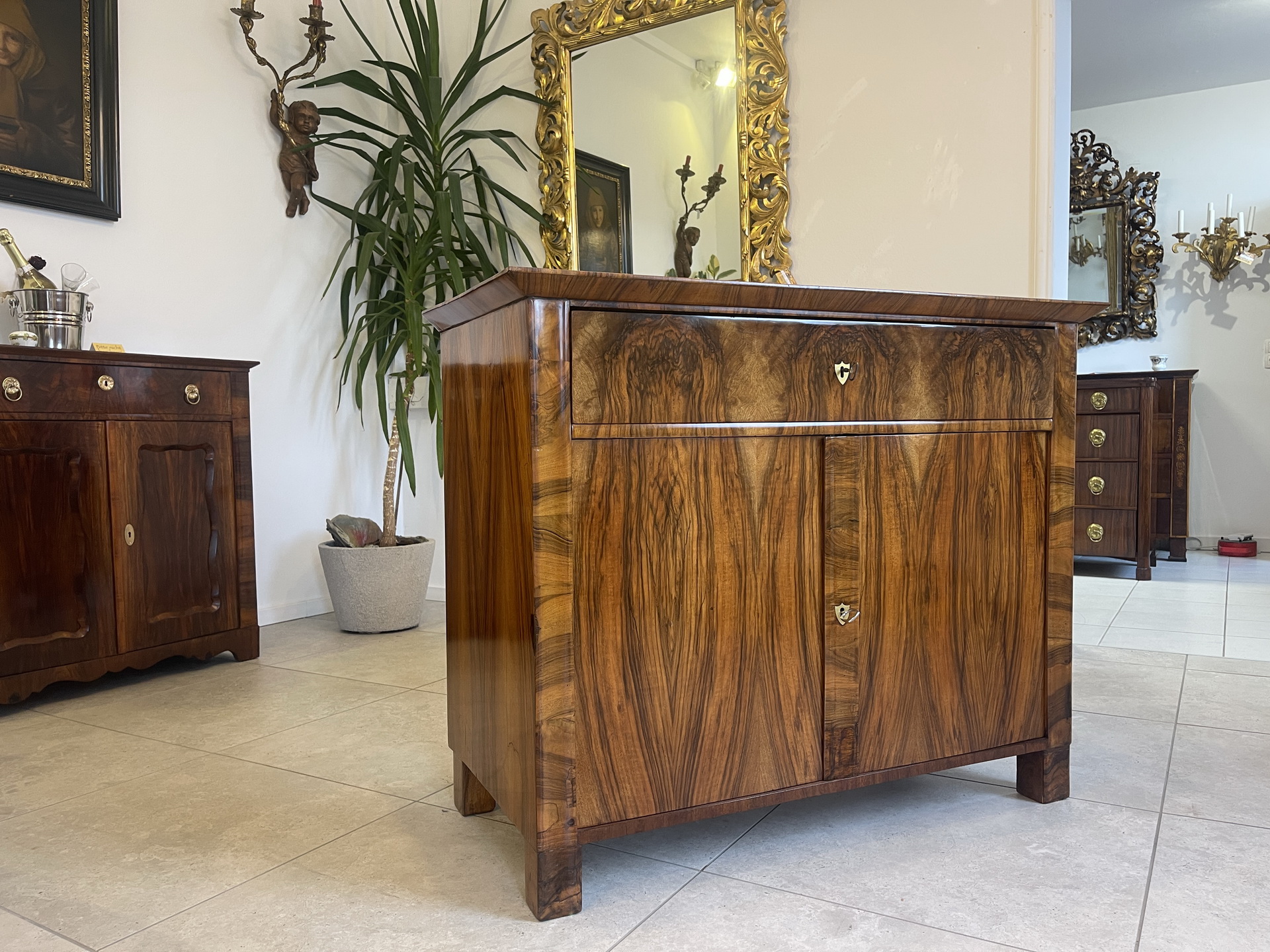 Biedermeier-Barock-16 Sale Restaurierte Biedermeier Anrichte Trumeau Nussholz A4019