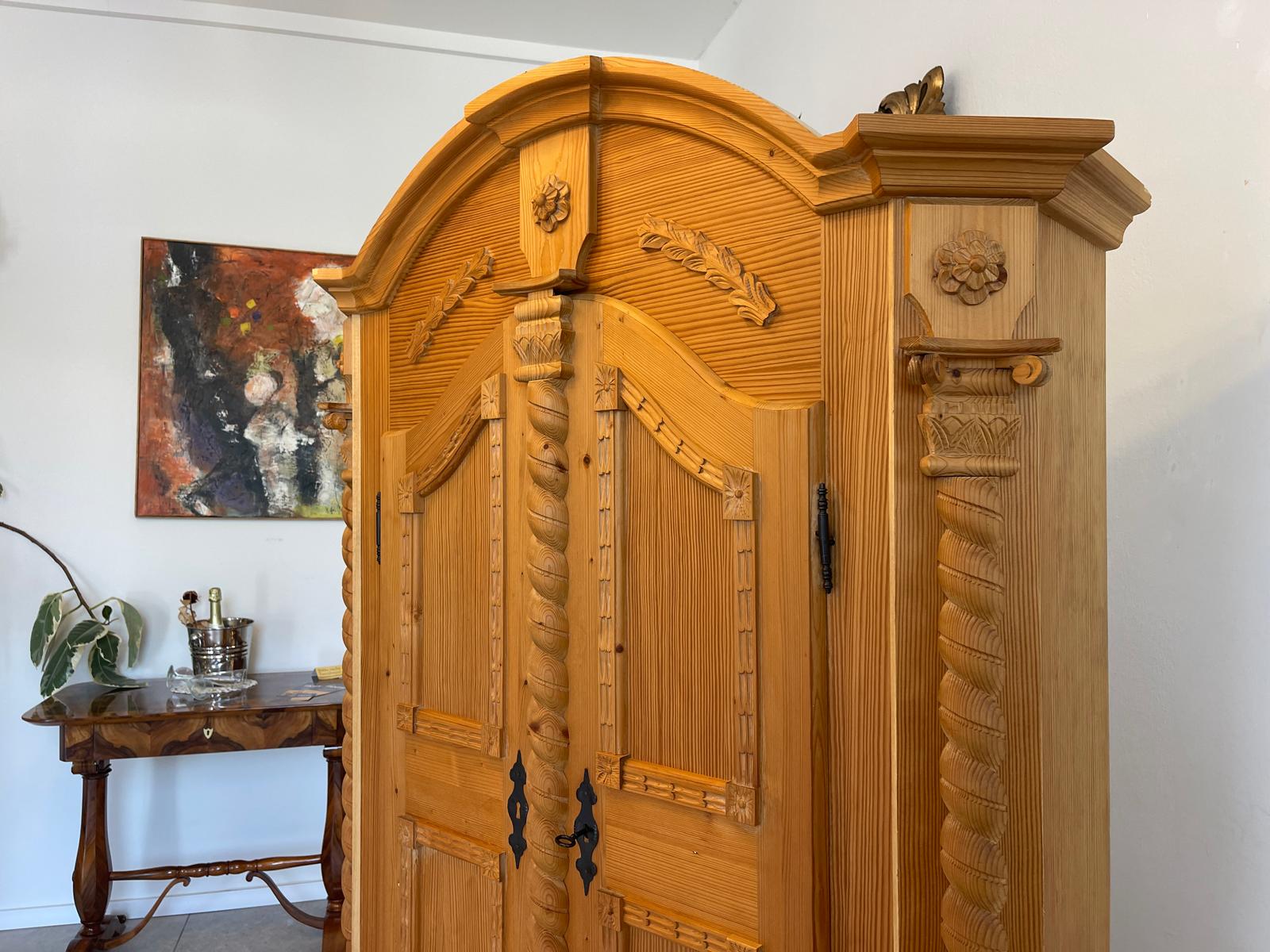 Traum Bauernschrank Landhausschrank Barockstil Kleiderkasten G1706