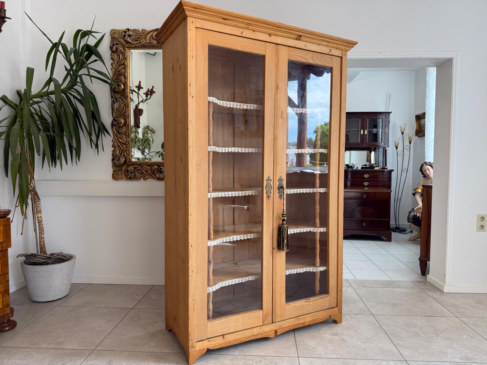 Bäuerliche Vitrine Bauernvitrine Bücherschrank antik Bauernschrank D2731