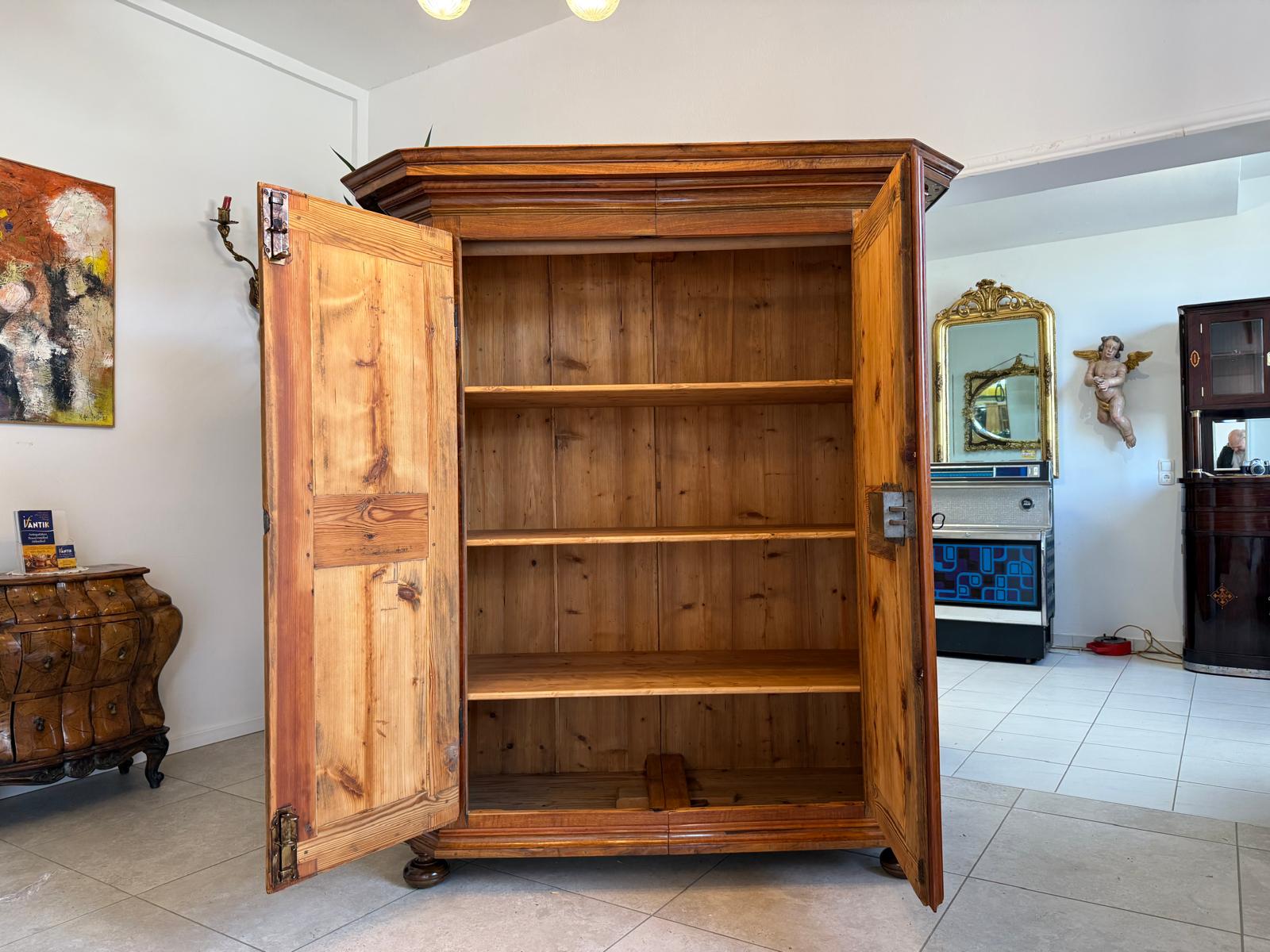 Barocker Hallenschrank Barockschrank Marketerien Antiquität  D1180