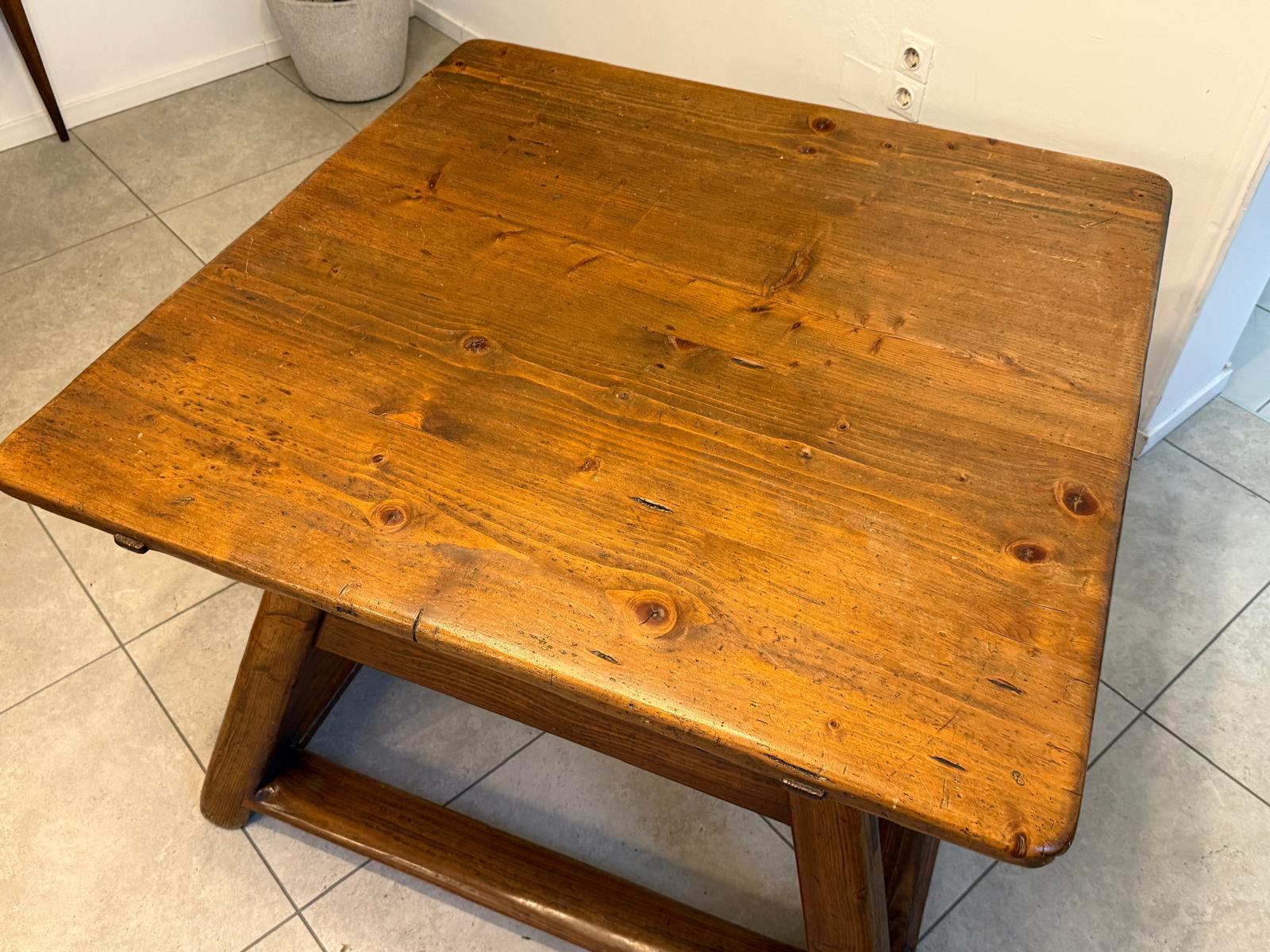 Uriger Jogltisch Bauerntisch Naturholz Hüttentisch Naturholztisch G2245