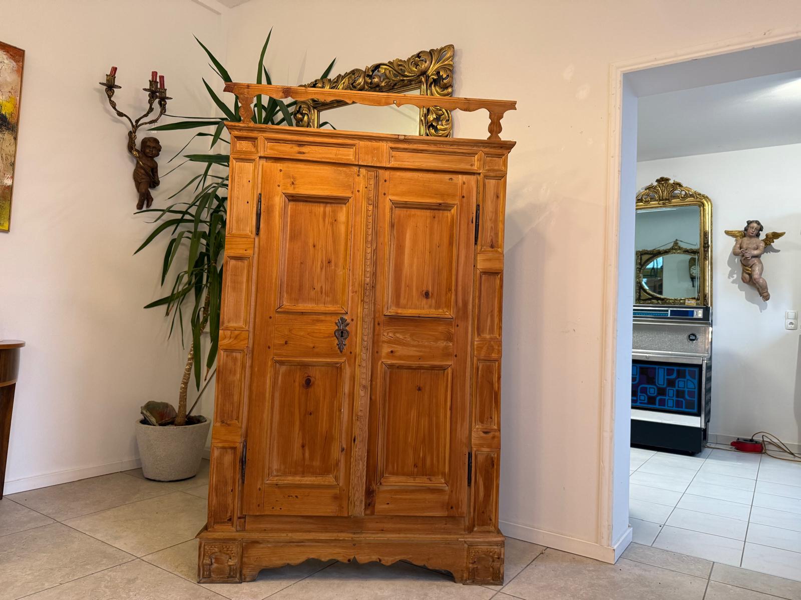 Uriger Brotschrank Almerschrank Vorratsschrank Bauernkasten Antik D1055