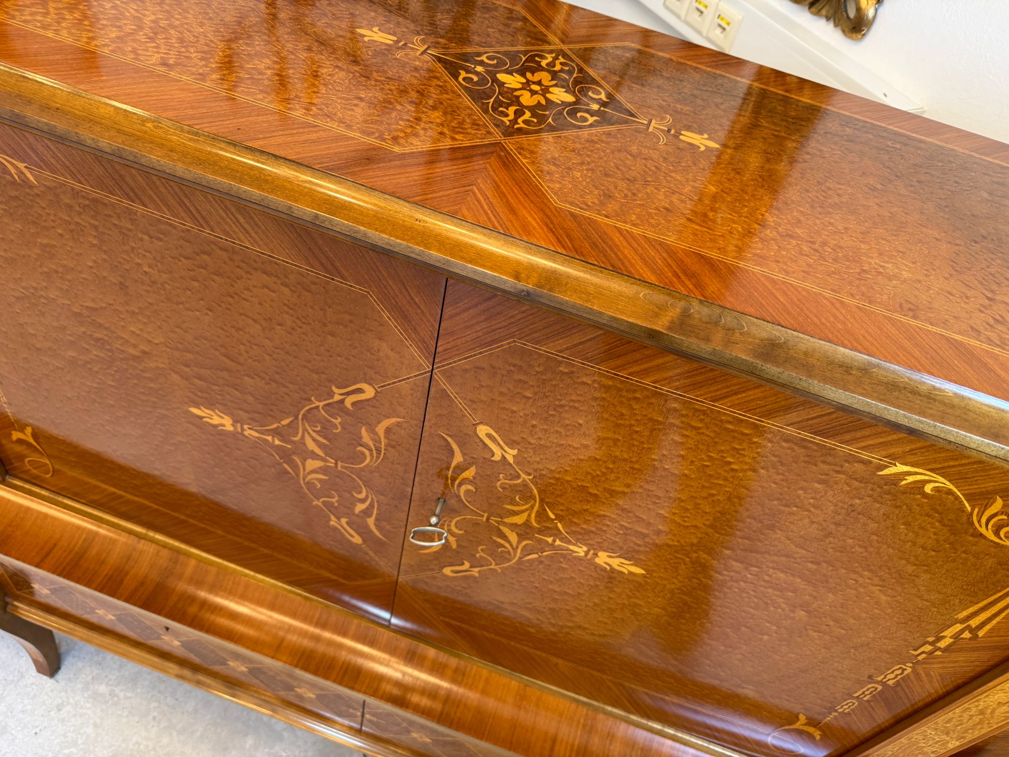 Prächtige Anrichte Sideboard Kommode Barockstil Stilmöbel Traum D1234