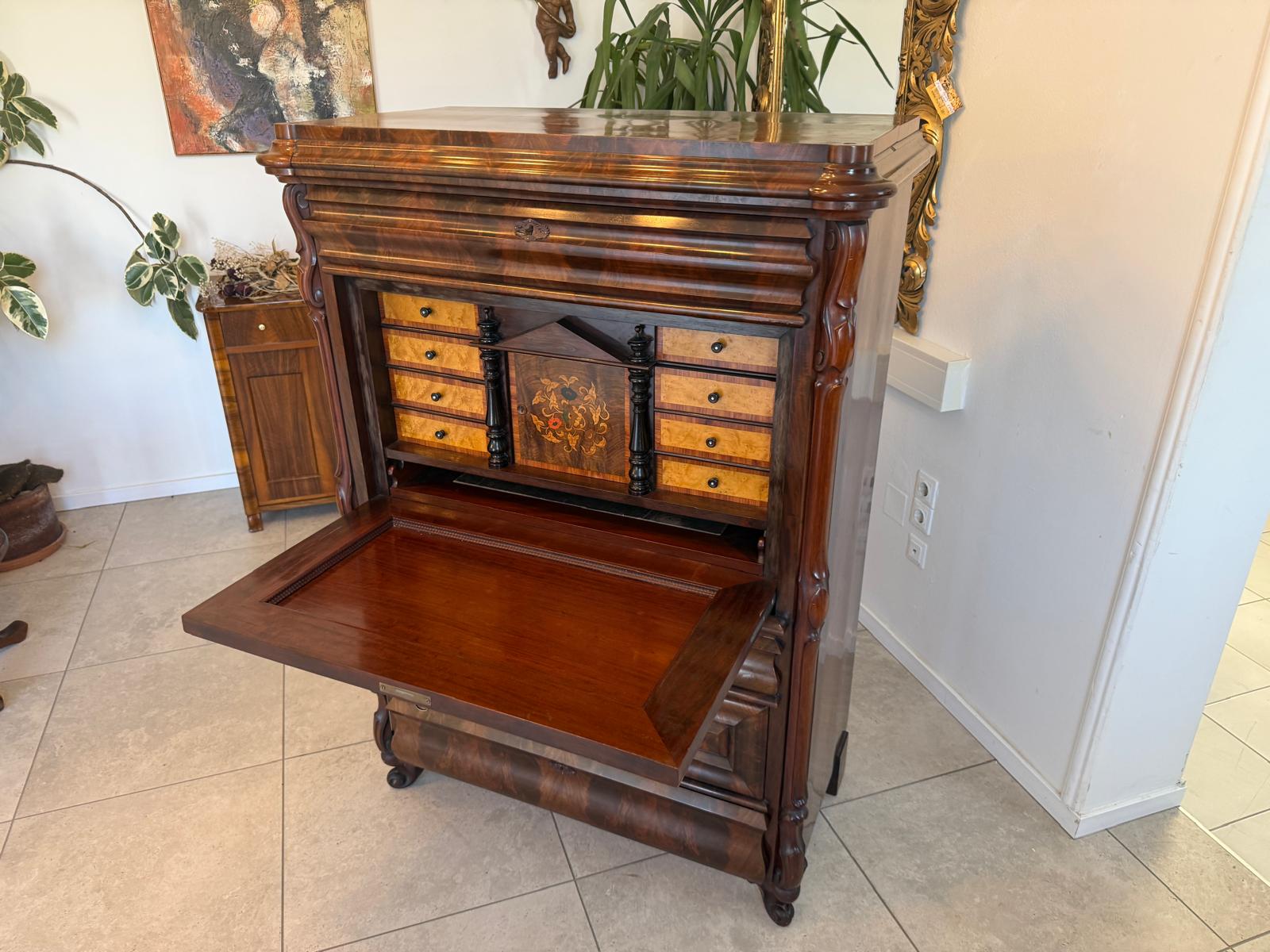 Sale Restaurierter Biedermeier Sekretär Schreibpult Nussholz D2905