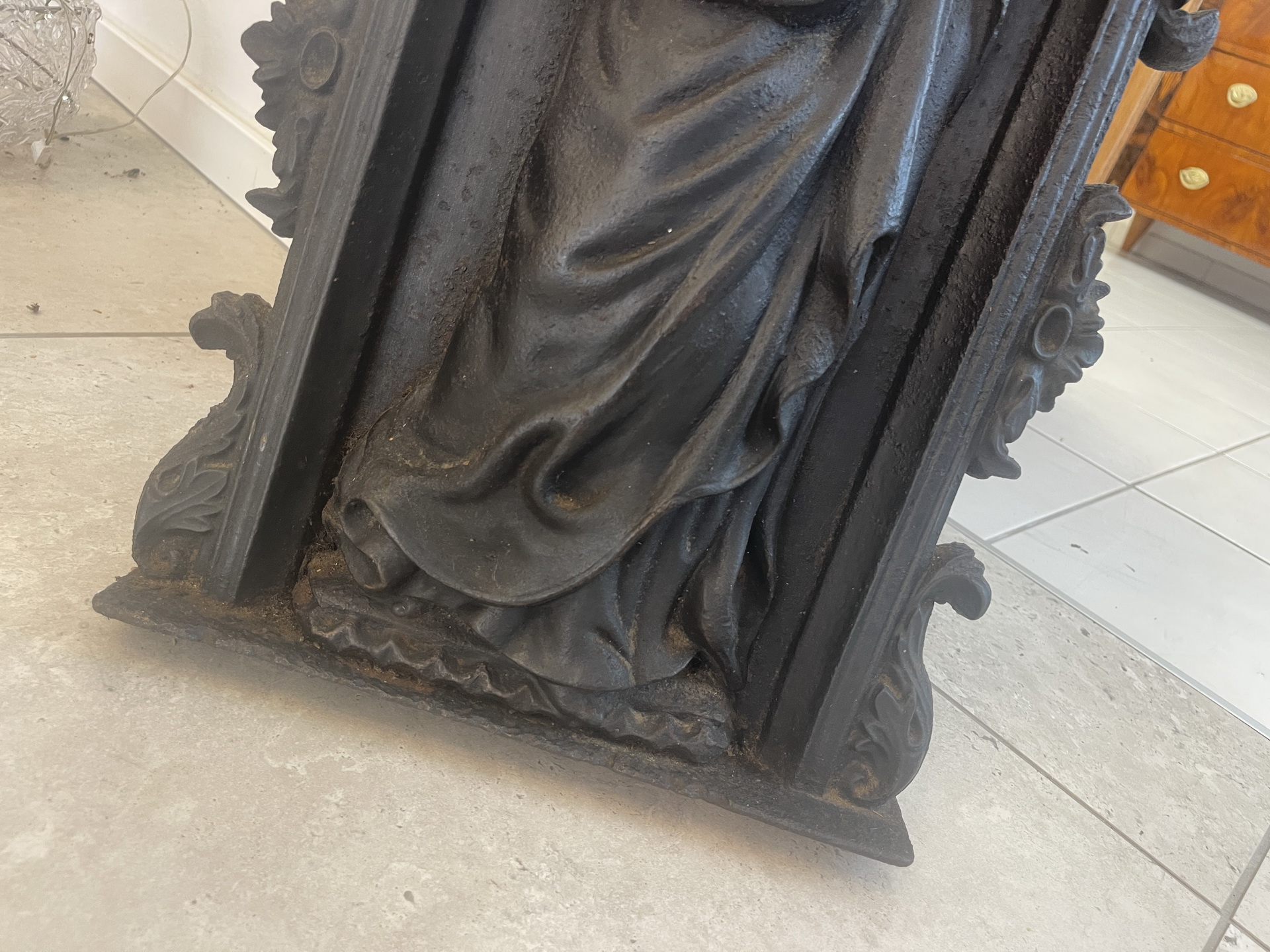 bauernschrank-Kredenz_52 Madonna Marterl aus Gusseisen B1791