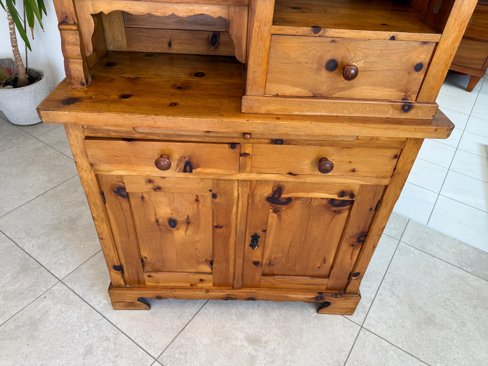 Urige Zirbenholz Kredenz Küchenvitrine Butzenglas Küchenschrank G1914