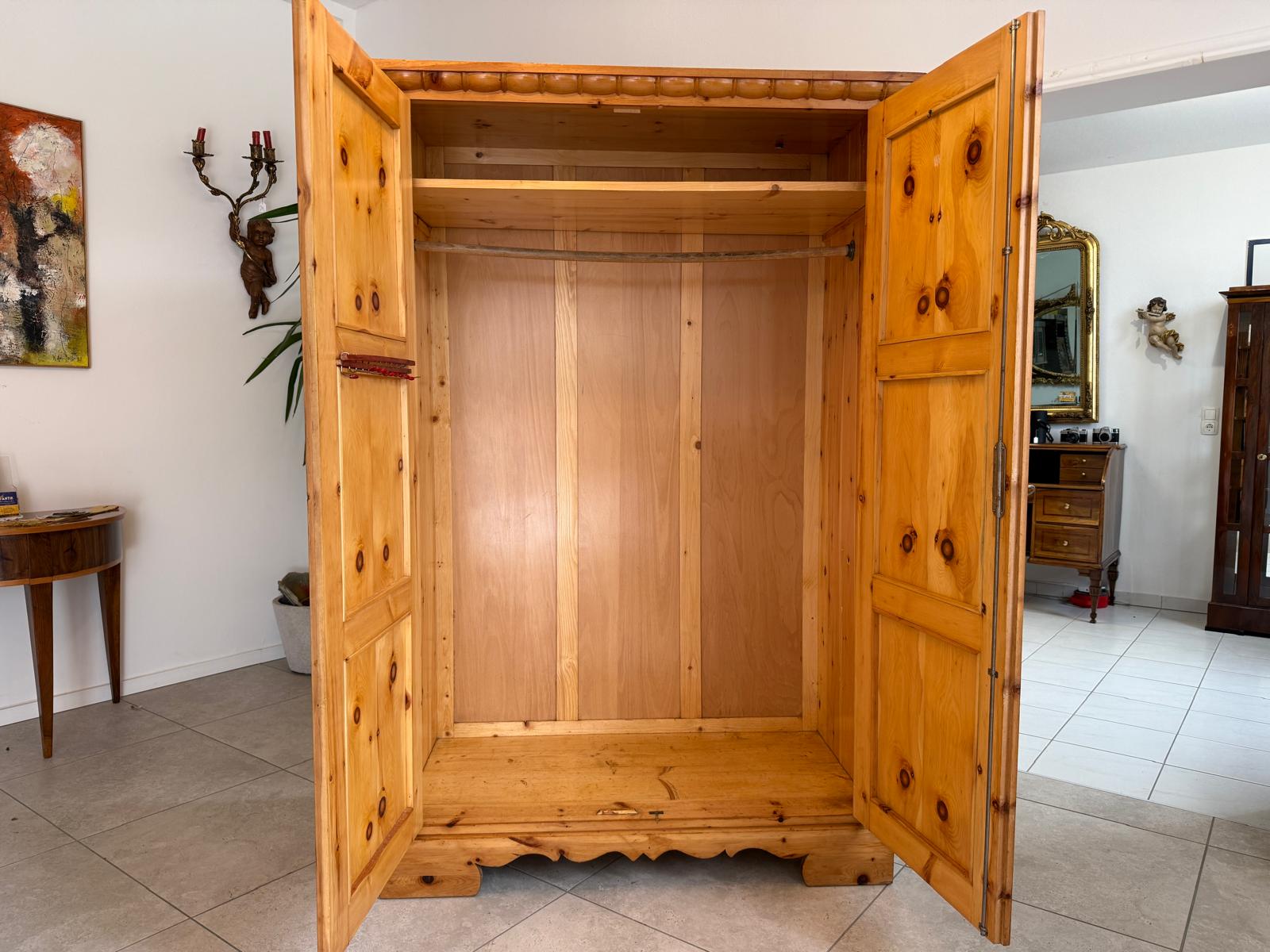 Antiker Zirbenholz Kasten Schrank Kleiderkasten G2173