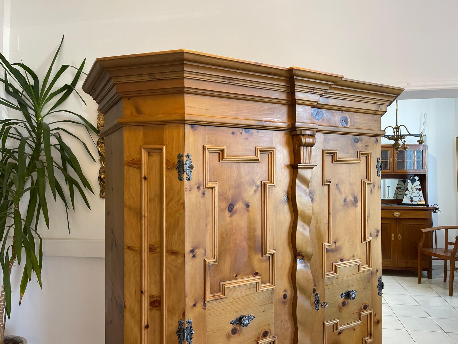 Zirbenholz Schrank Kasten Bauerschrank Kleiderkasten G1097