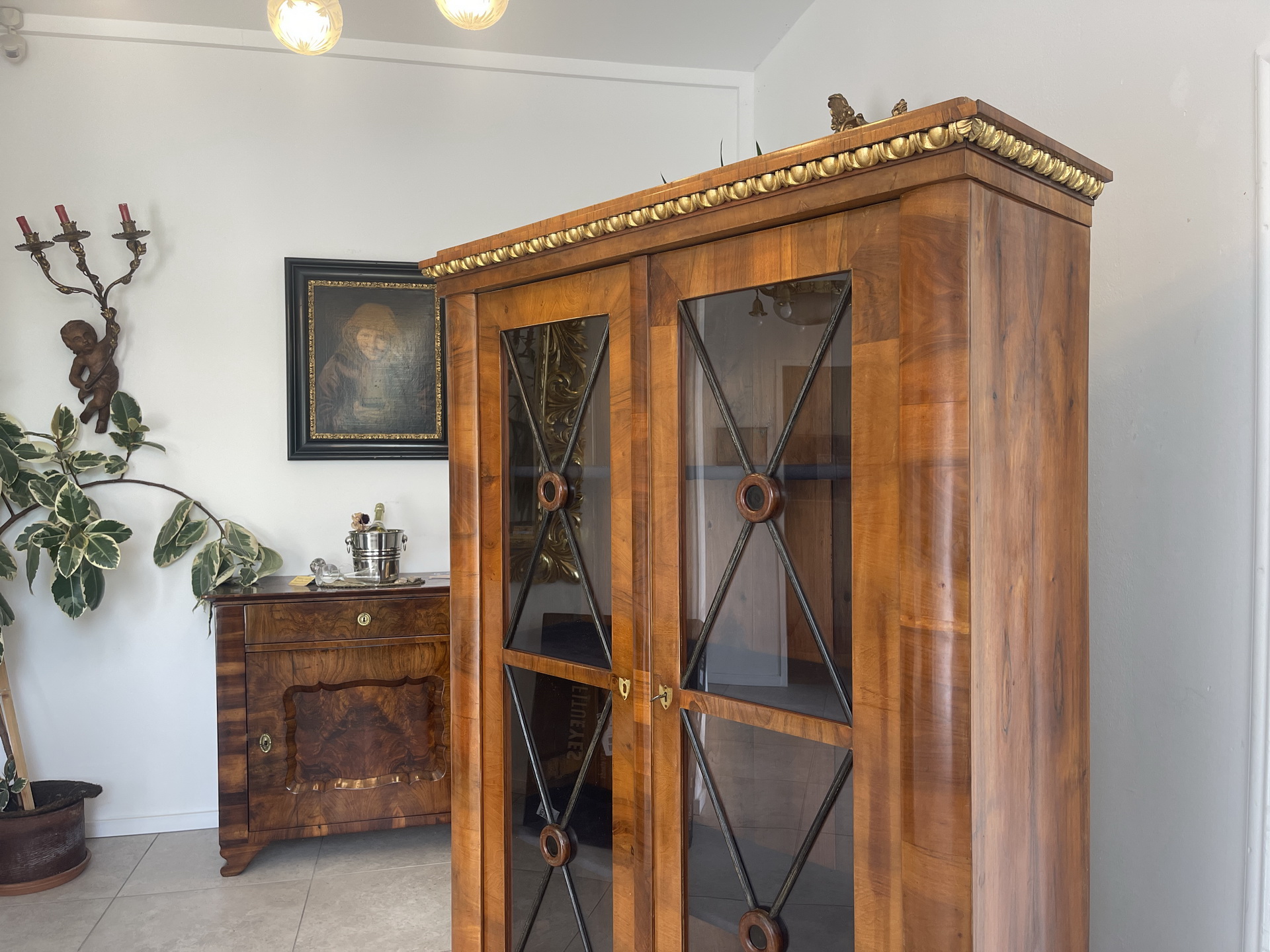 Sale Biedermeier Vitrine Bücherschrank Nussholz A4483