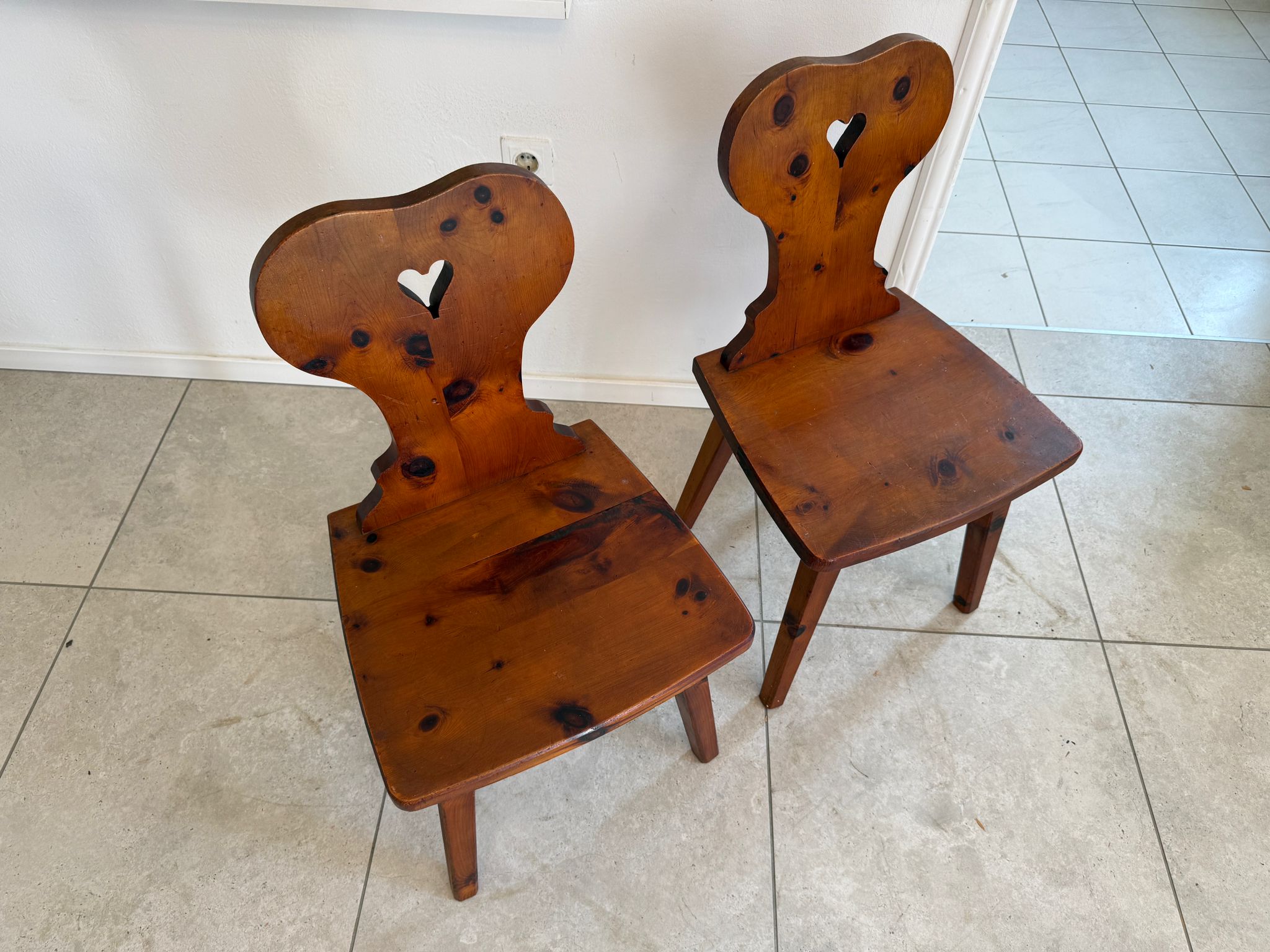 2 Sessel aus Zirbenholz Sitzgruppe Sitzensemble Bauernsessel D1250