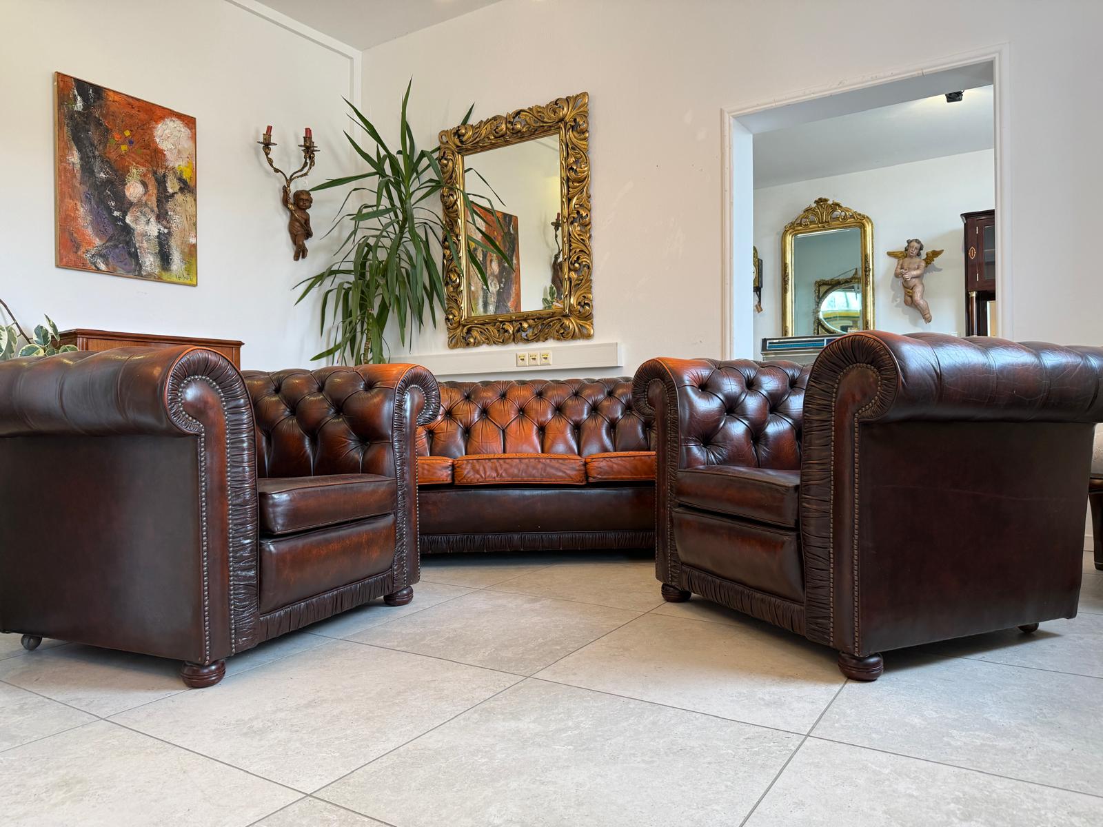 Chesterfield Ensemble 3 teilig Ledersofa Fauteuils Clubmöbel Cultmöbel D1214