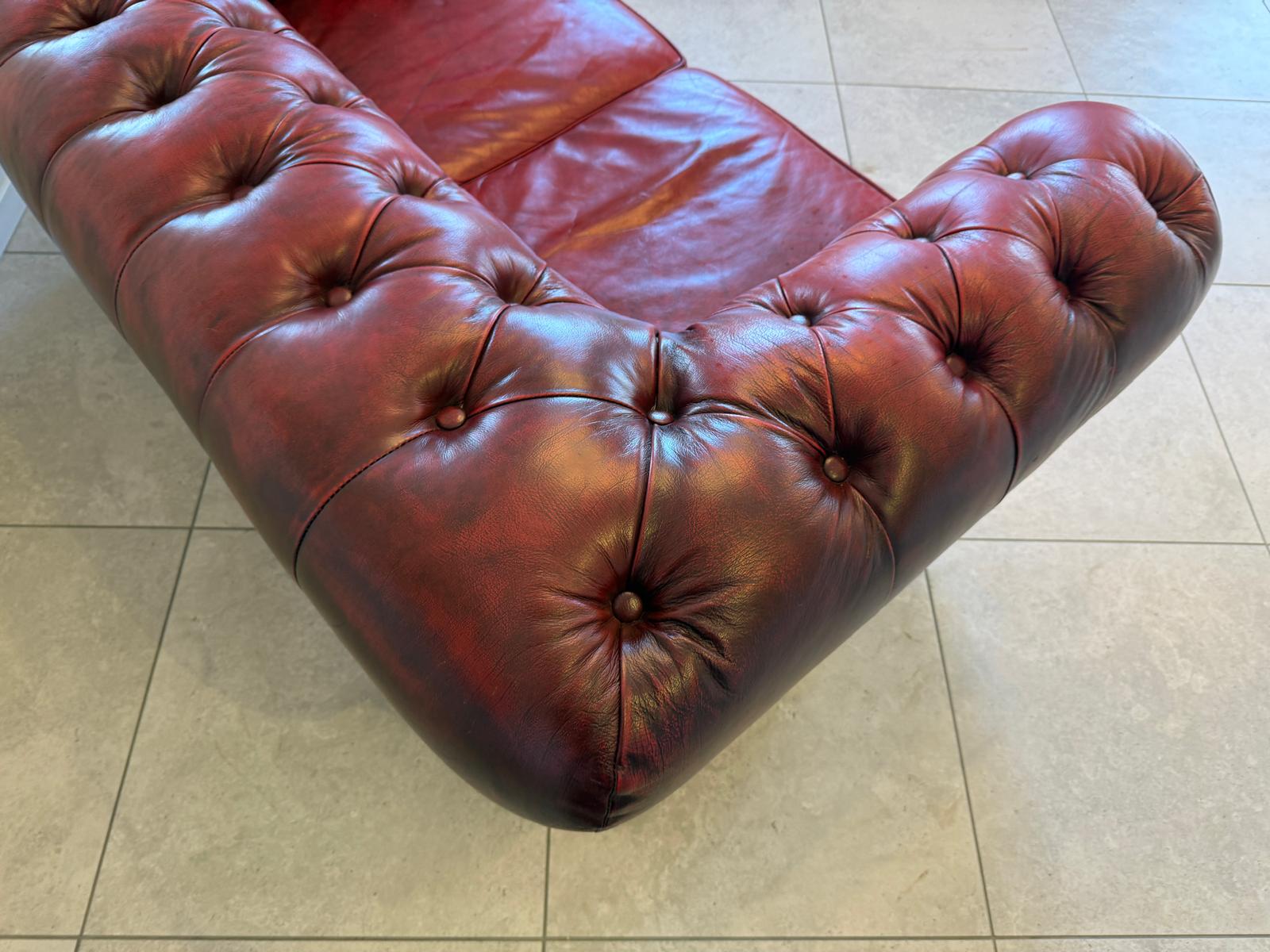 Chesterfield 2er Clubsofa Diwan Couch Oxblood Kultmöbel G2088