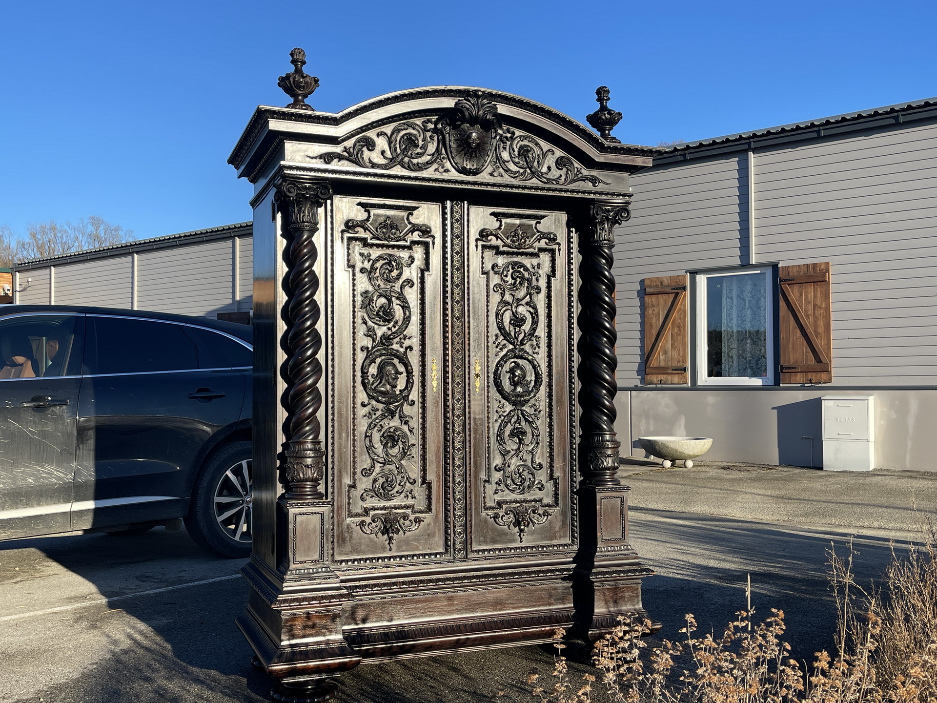 Monumentaler Renaissance Hallenschrank Prachtschrank B2064