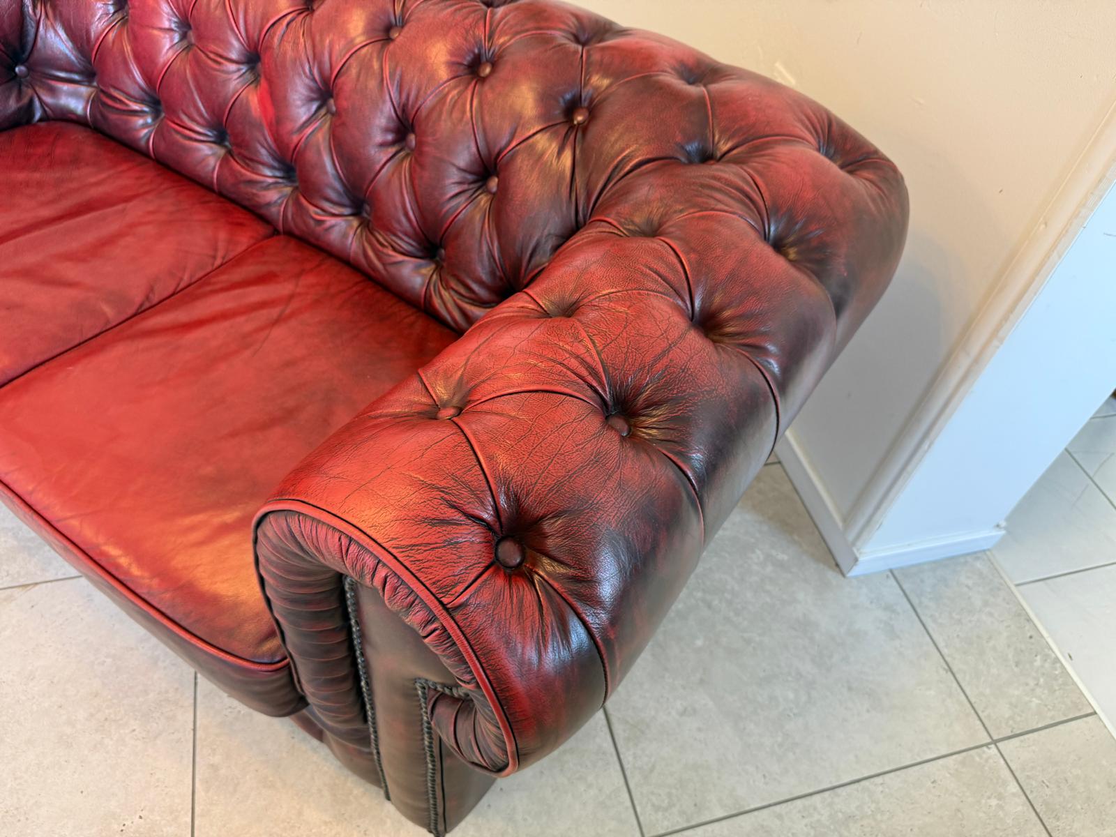 Chesterfield 2er Clubsofa Diwan Couch Oxblood Kultmöbel G2088