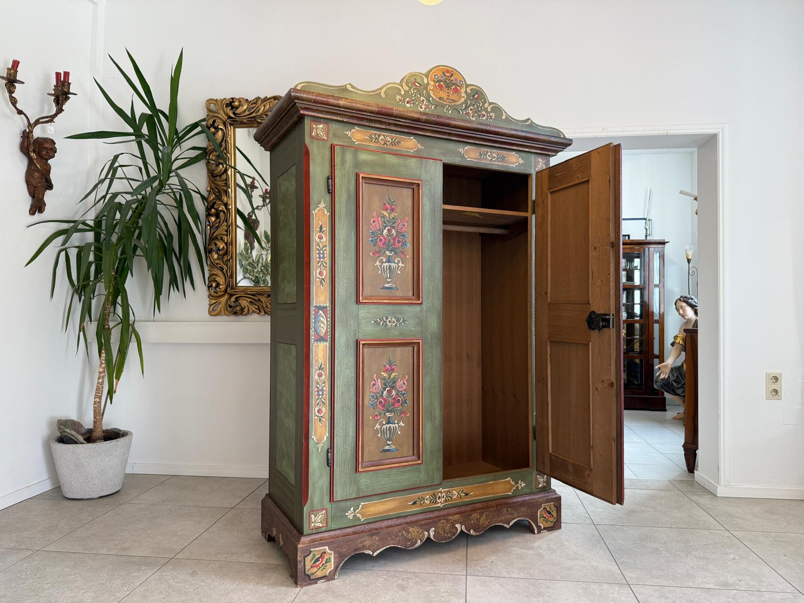 Originaler Voglauer Schrank Bauernschrank Anno 1800 Altgrün G2169