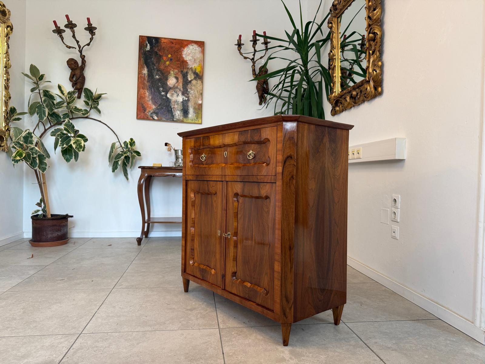 Sale Restaurierte Biedermeier Anrichte Trumeau Nussholz G1830