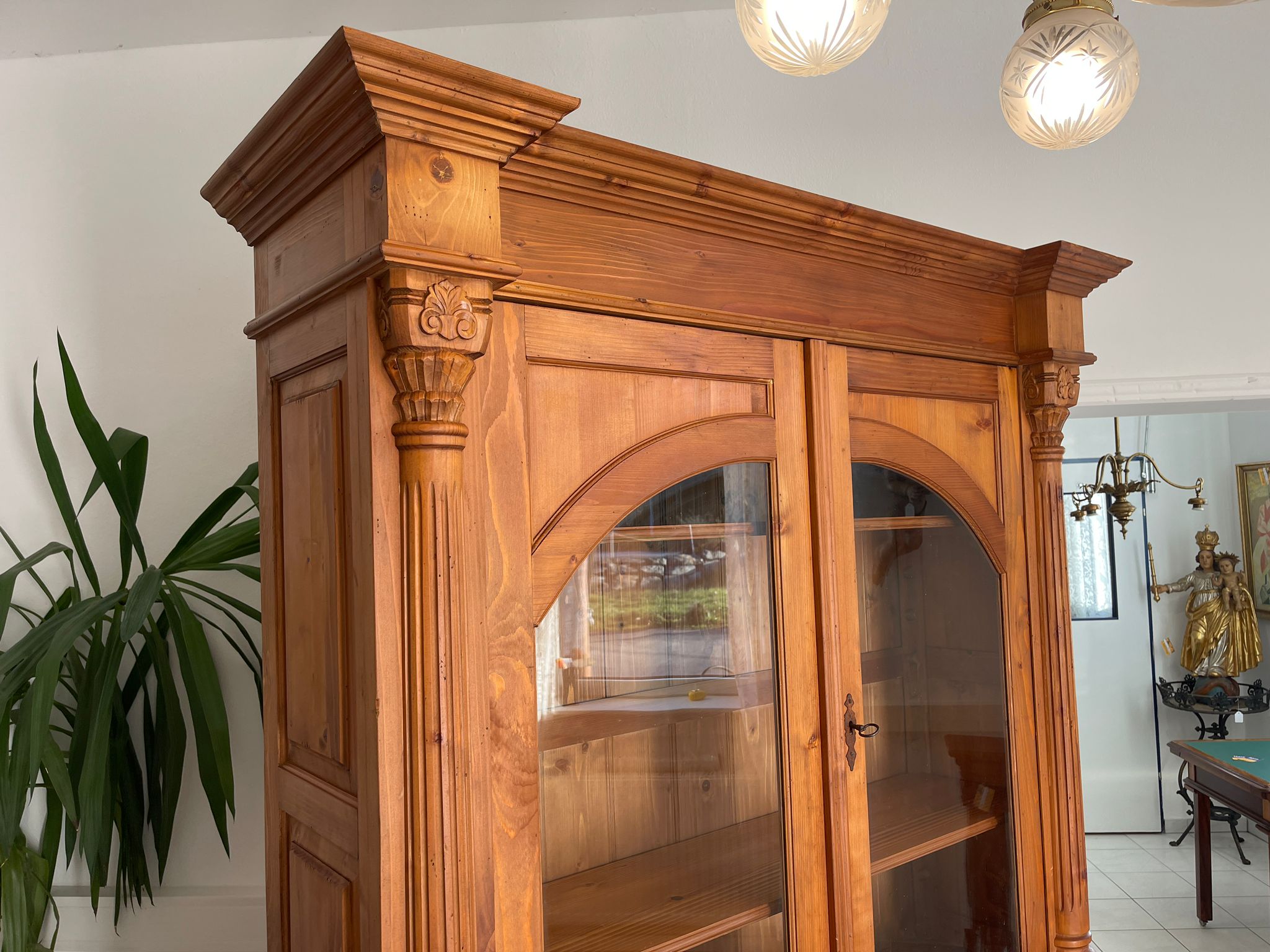 e9e191f3-8cf8-454d-8a92-bd471cb7d39b Bäuerlicher Vitrinenschrank Bücherschrank Bauernschrank A4984